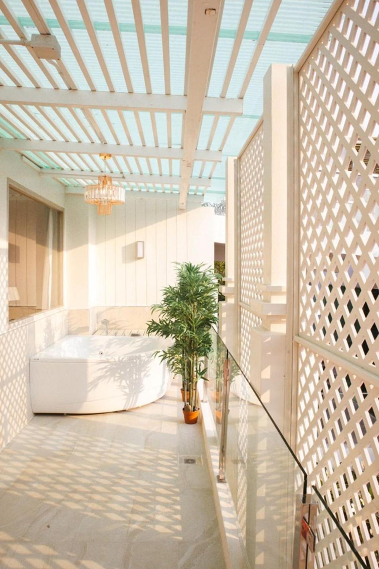 Suite with Spa Bath - Photo 15