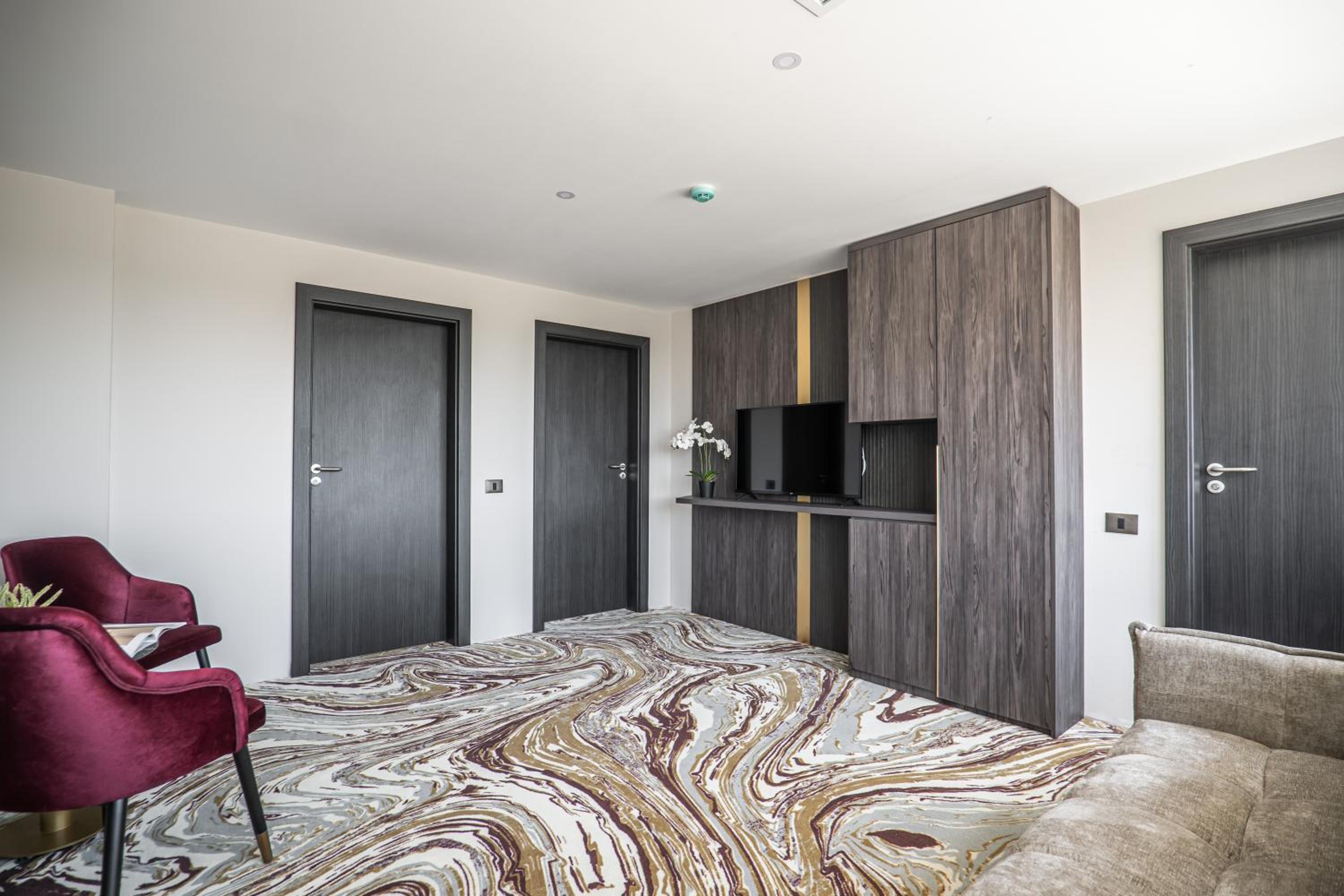 Two-Bedroom Apartment - Photo 4
