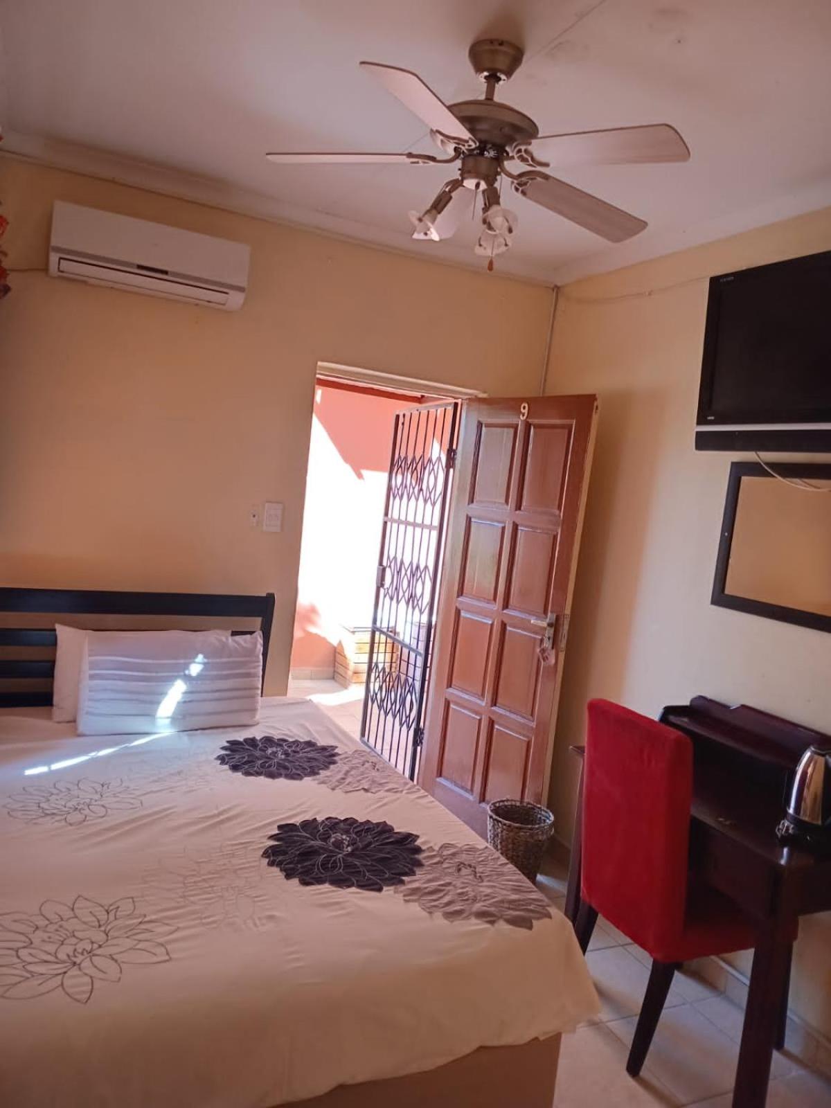 Single Room photo 2