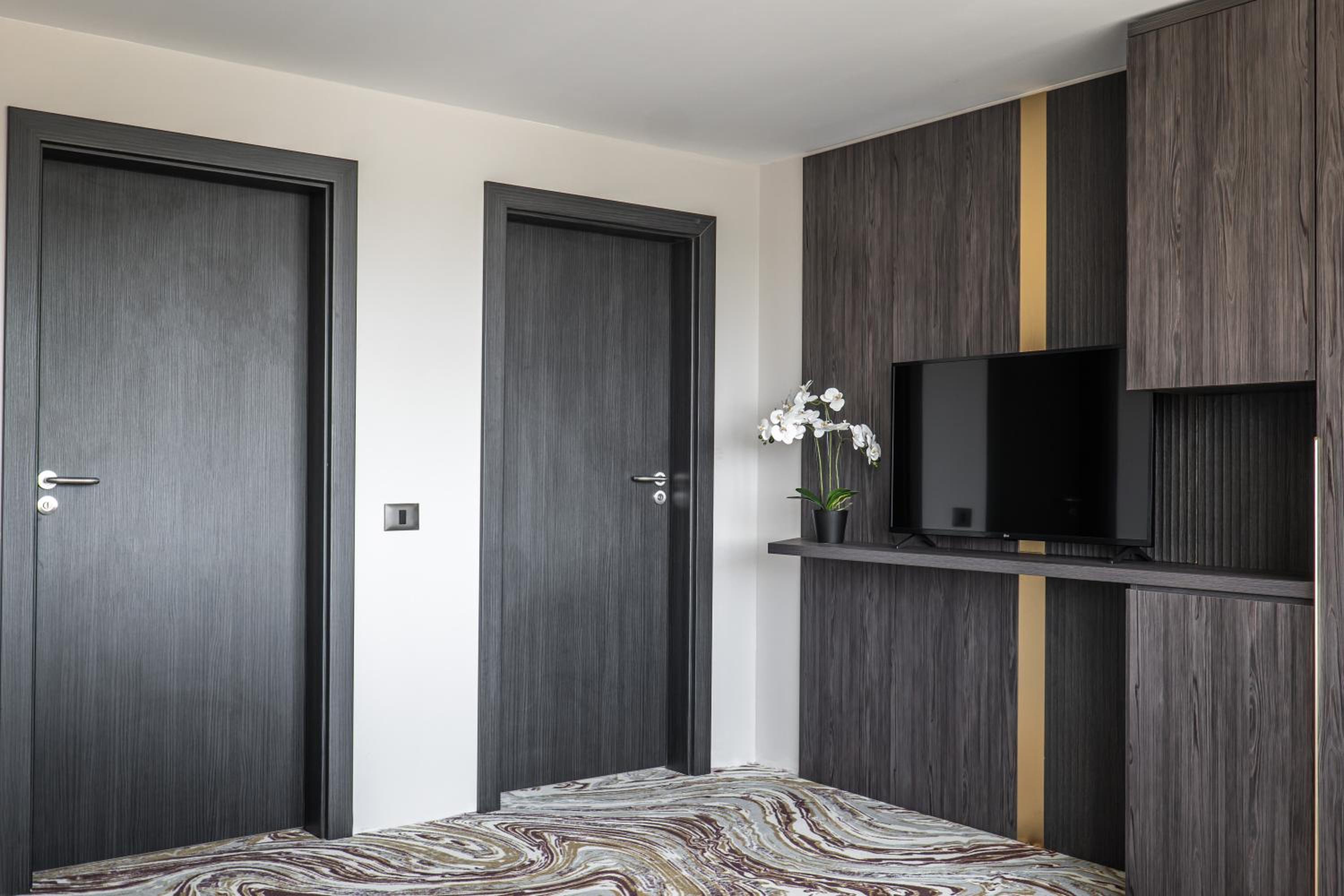 Two-Bedroom Apartment - Photo 5