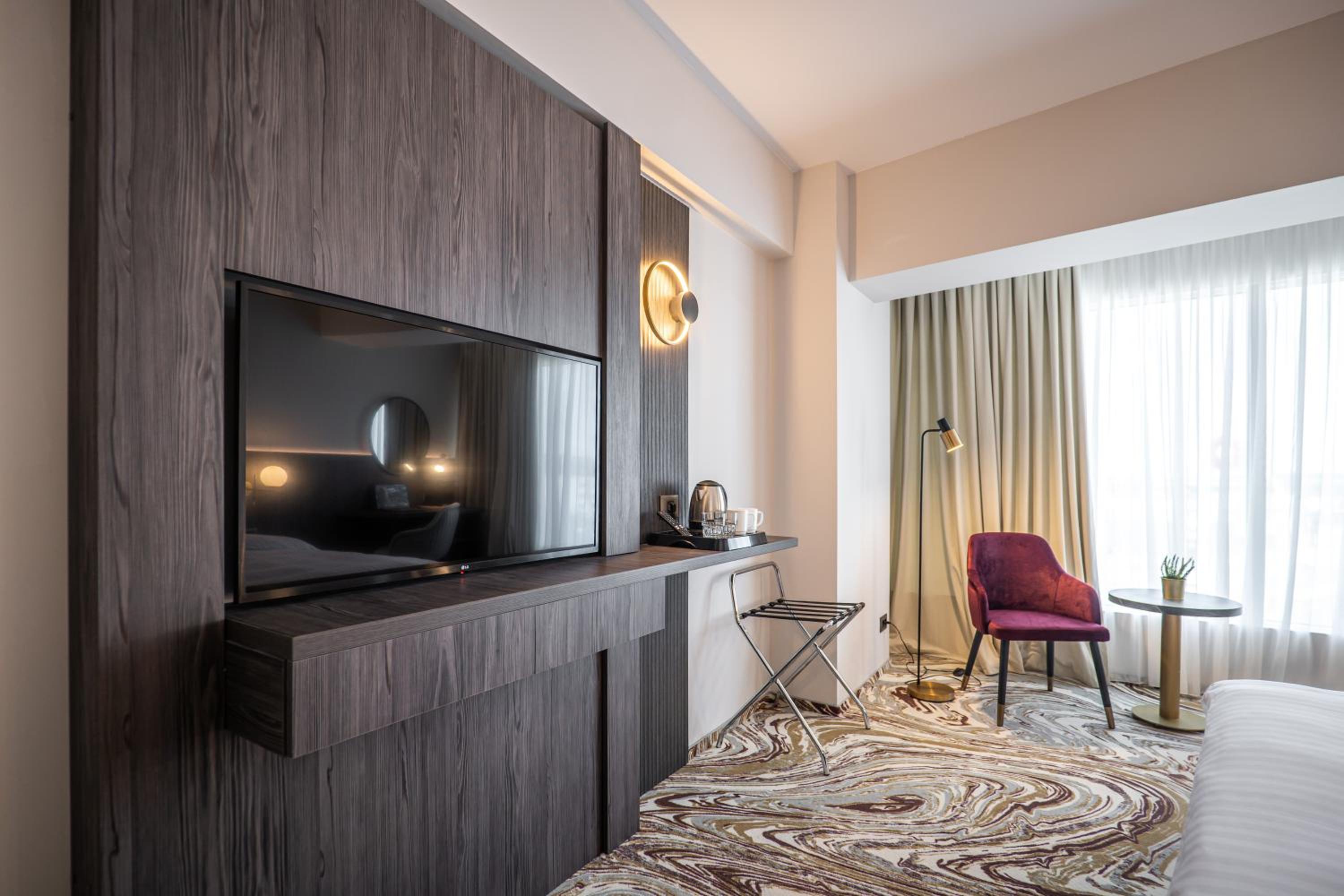 Superior King Room - Photo 5