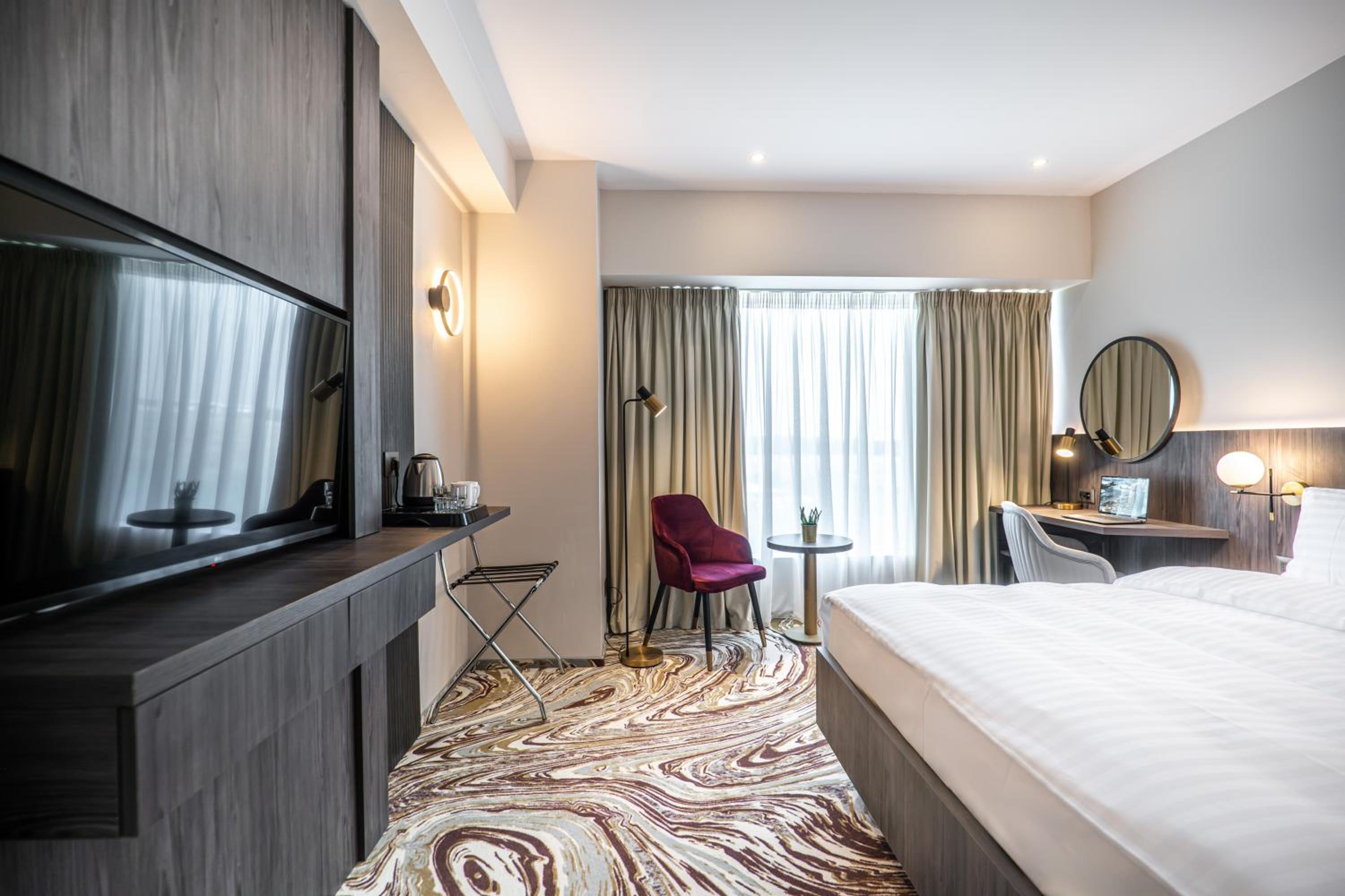 Superior King Room - Photo 8