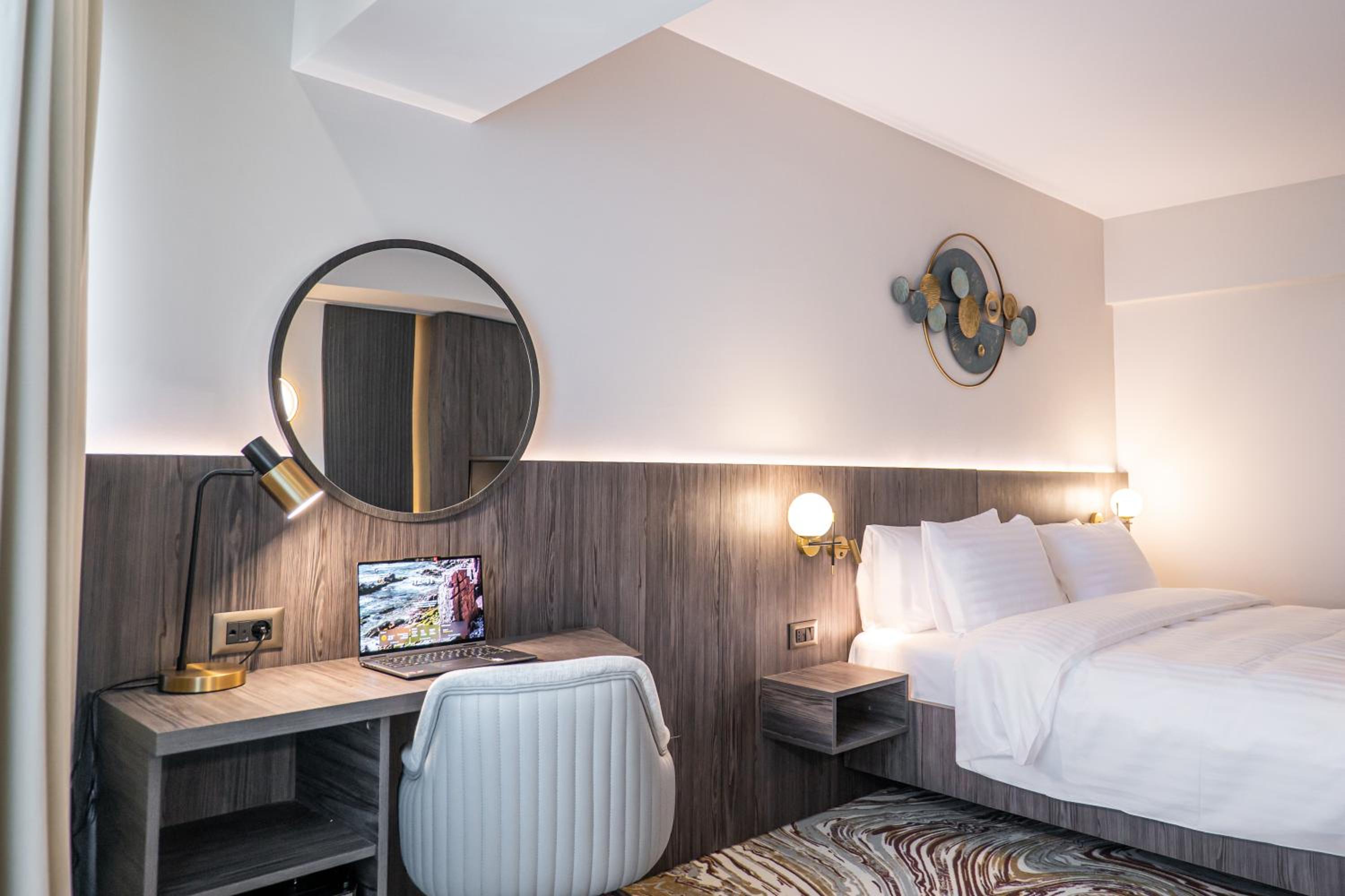 Superior King Room - Photo 4
