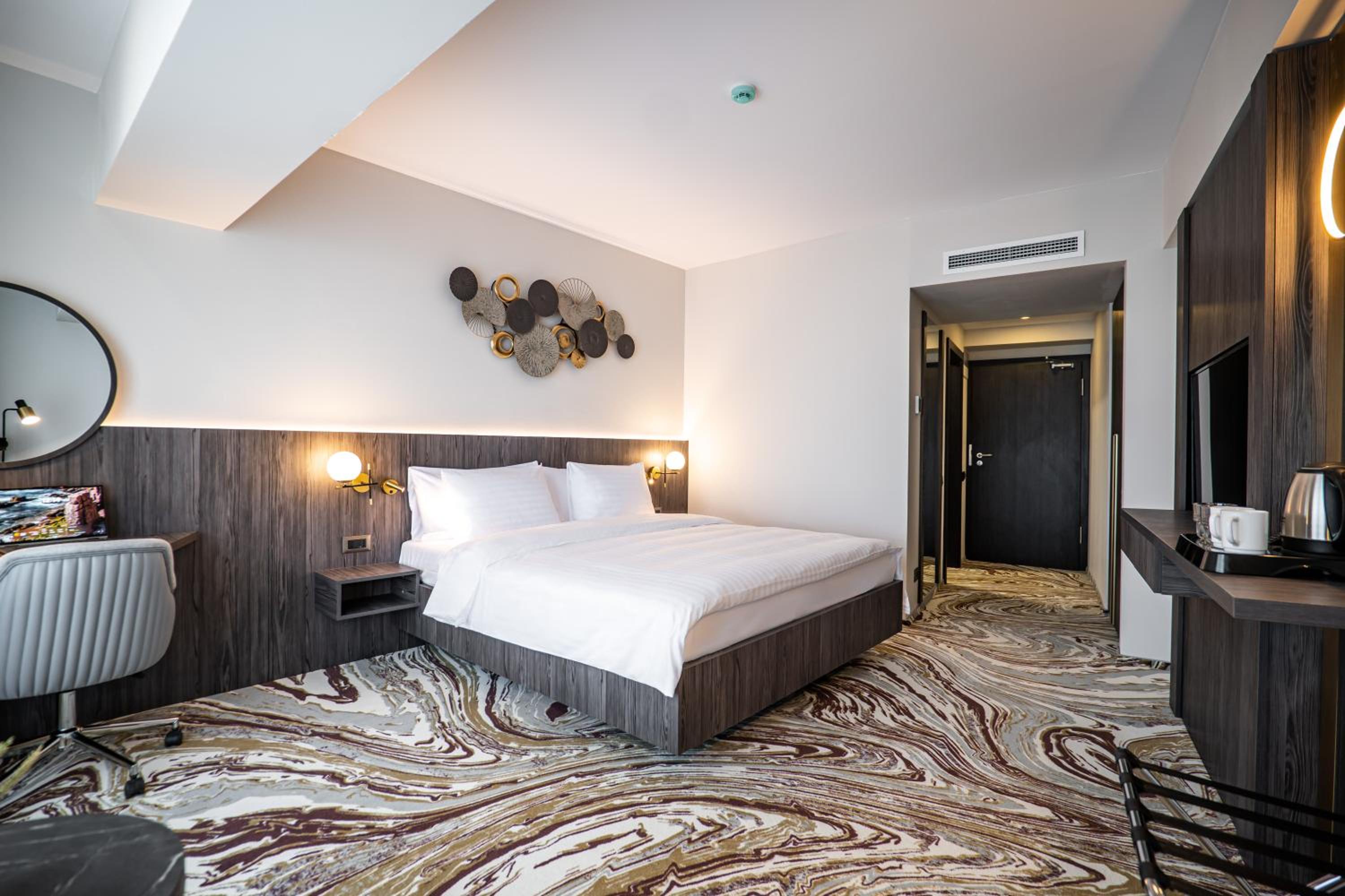 Superior King Room - Photo 3