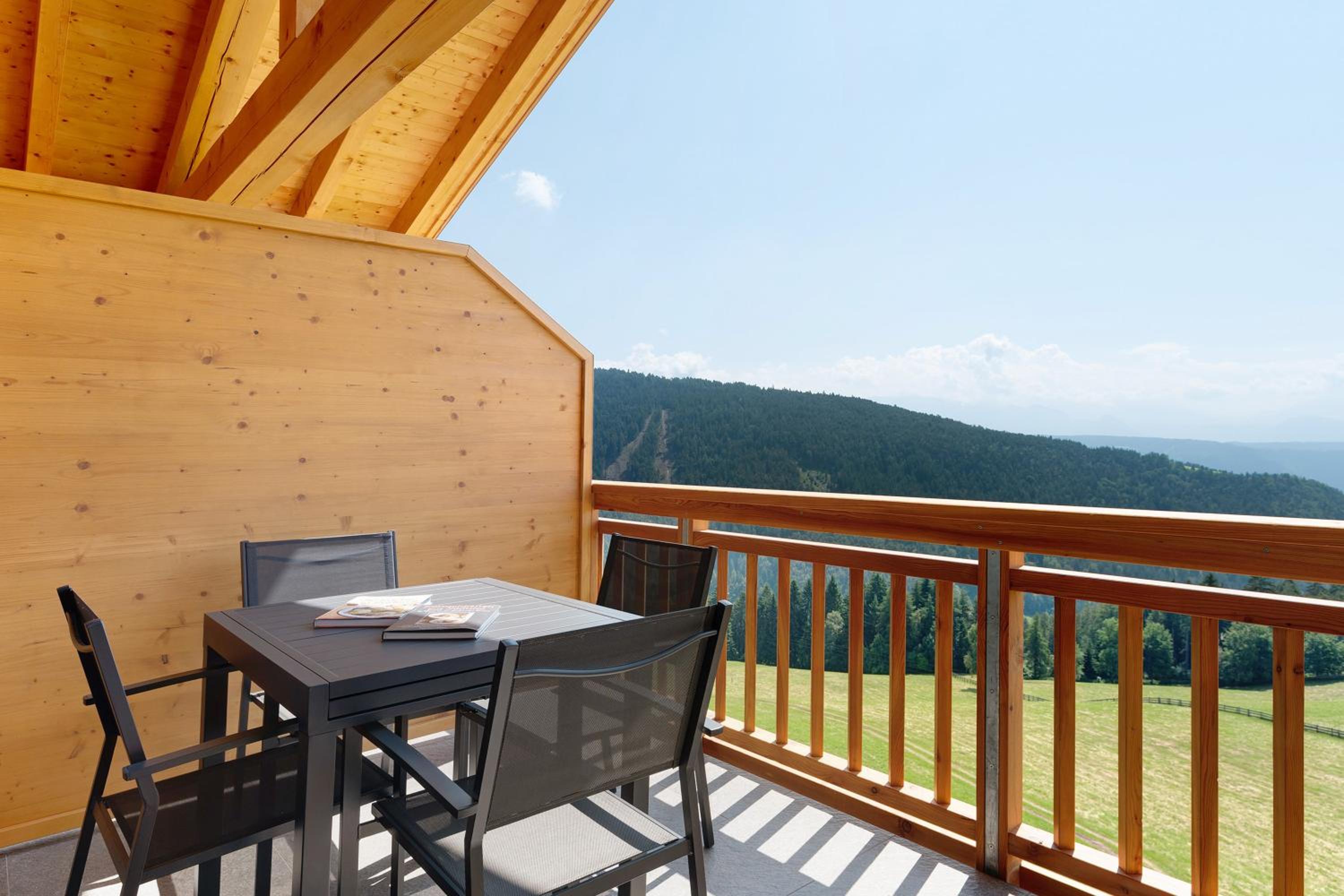 Two-Bedroom Deluxe Apartment with Balcony photo 2