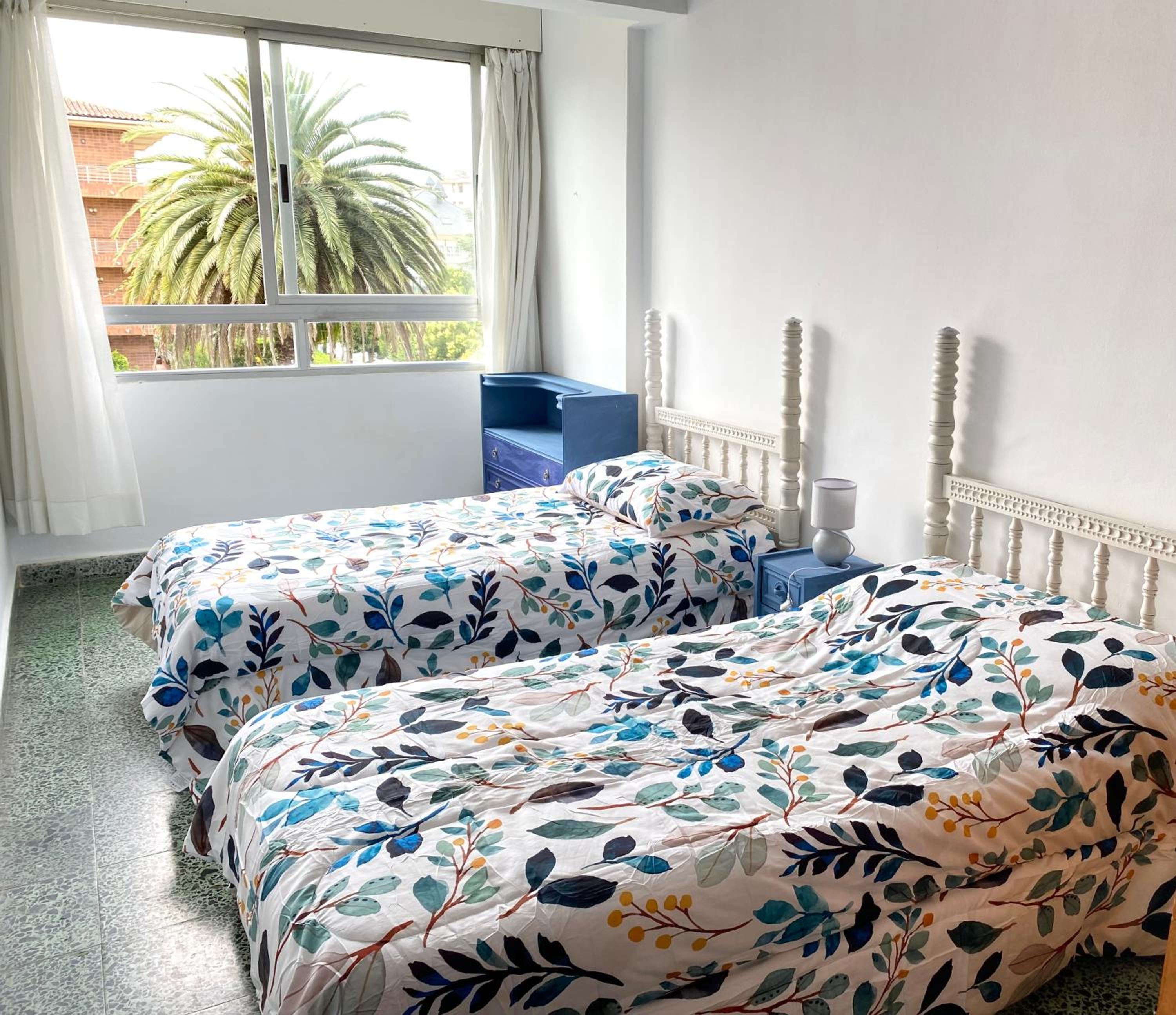 Three-Bedroom Apartment with Sea View - Photo 9