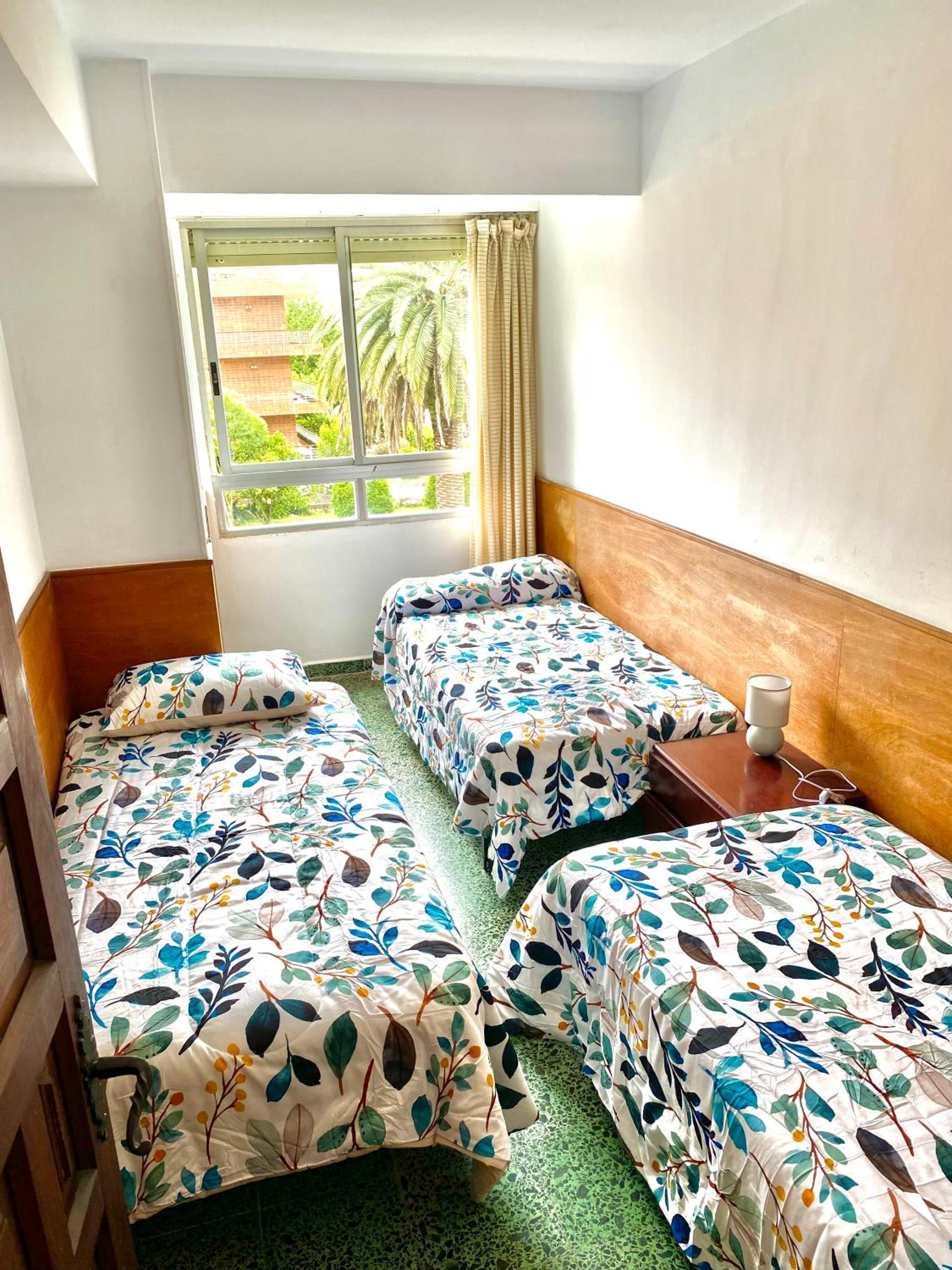 Three-Bedroom Apartment with Sea View - Photo 8