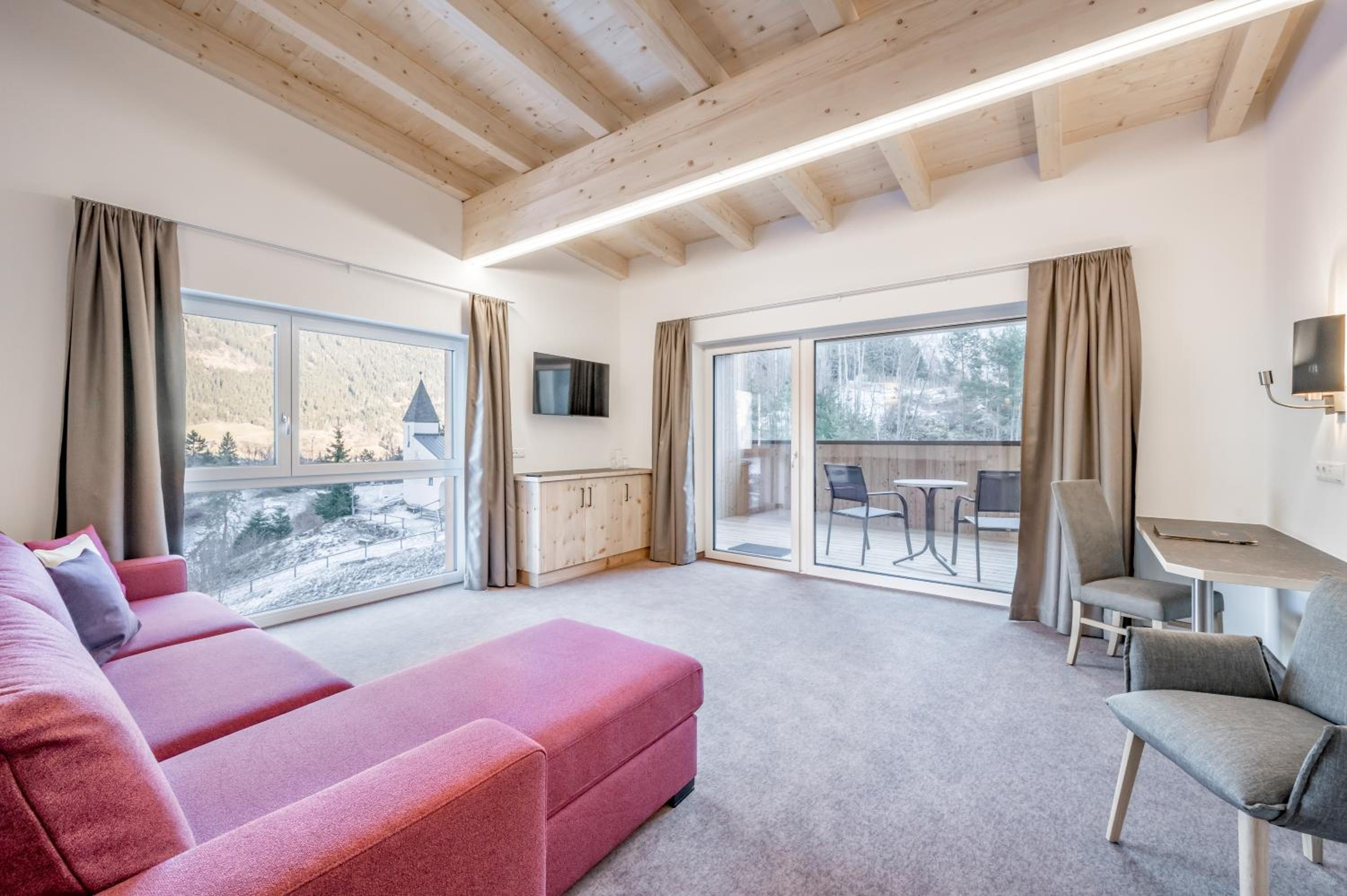 Suite with Mountain View photo 2