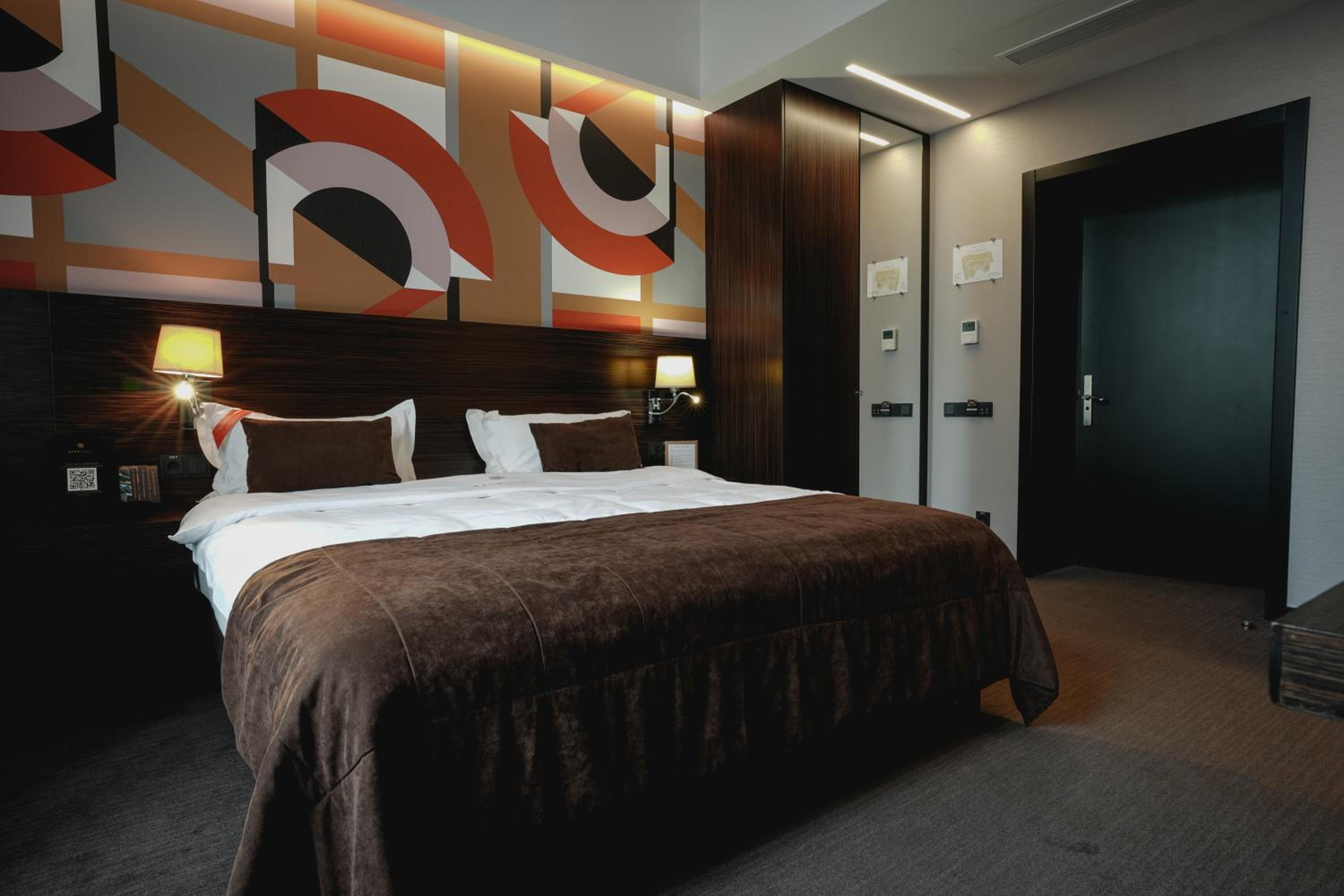 King Room with Roll-In Shower - Disability Access