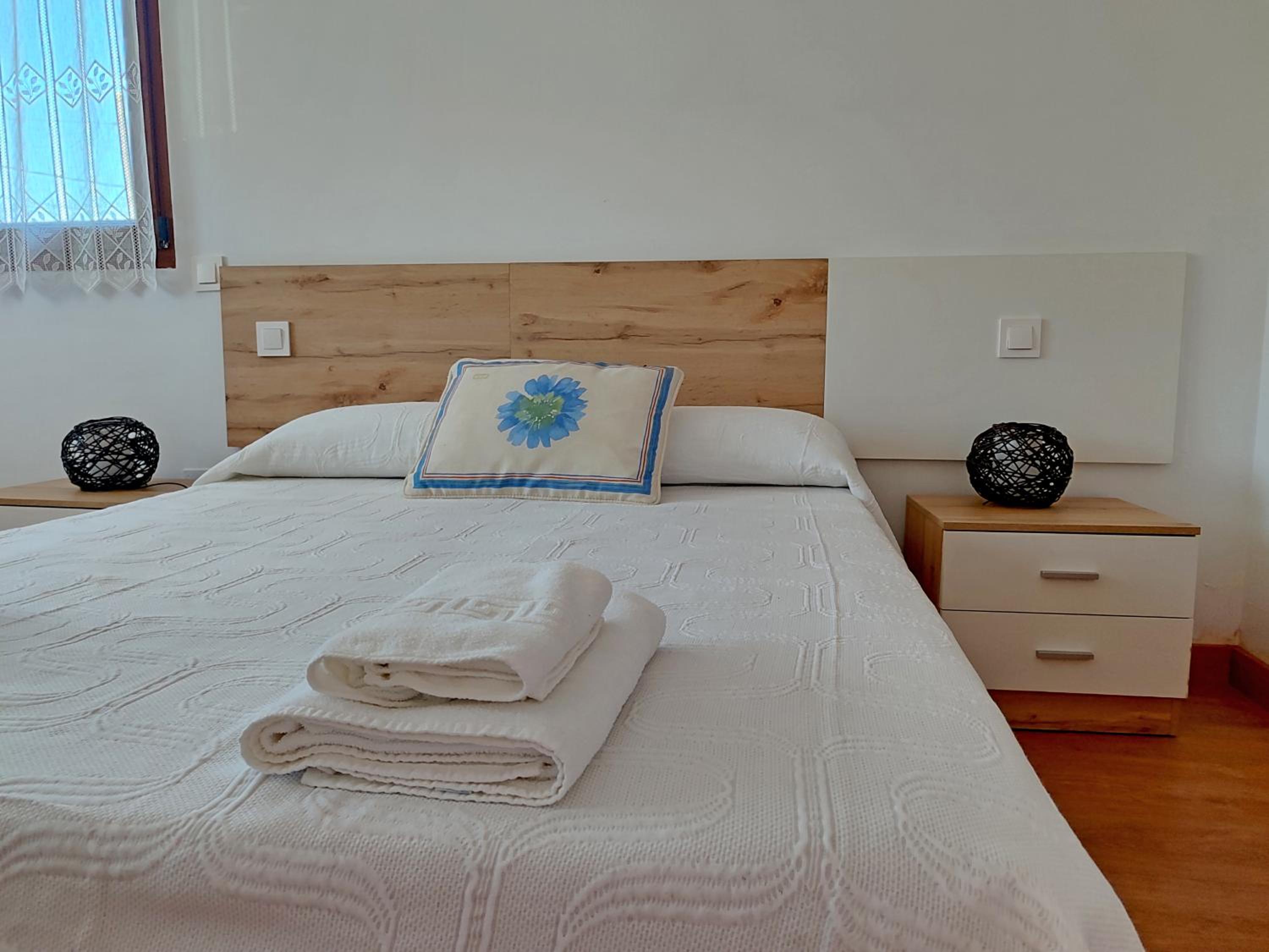 Six-Bedroom House photo 3