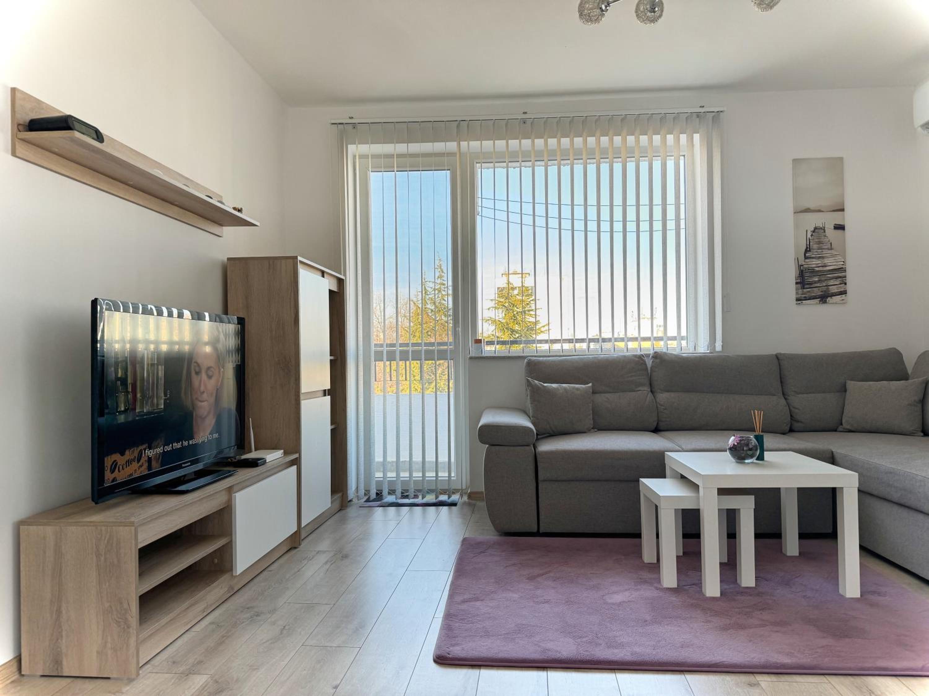 One-Bedroom Apartment photo 1