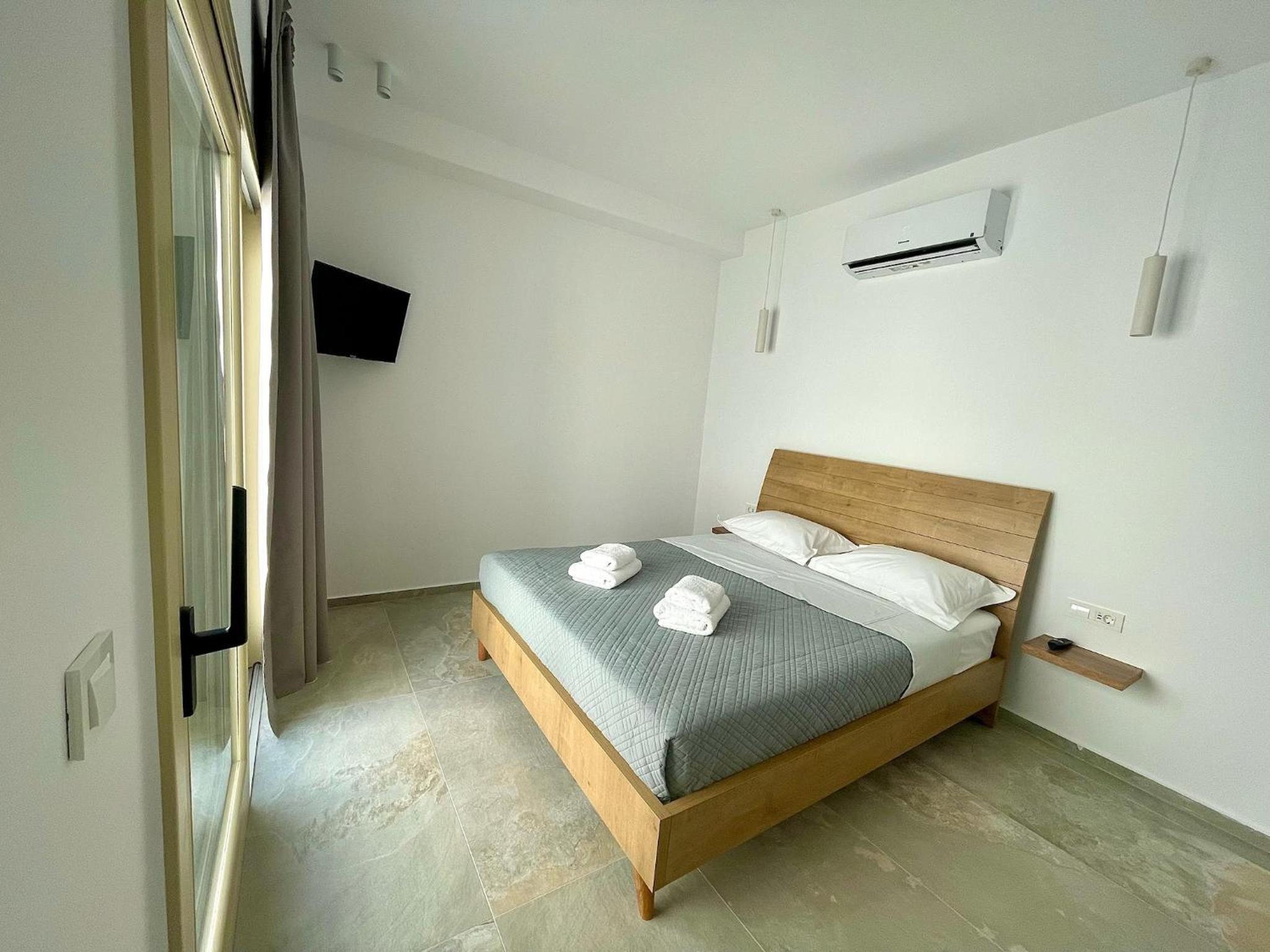One-Bedroom Apartment photo 3
