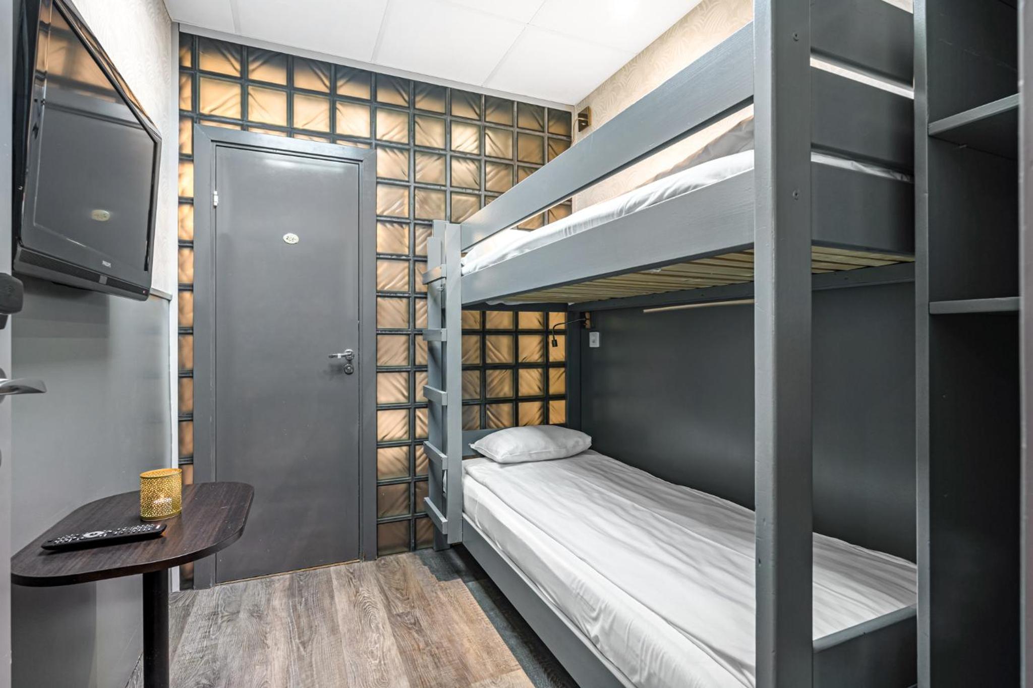 Twin Room thumbnail 5