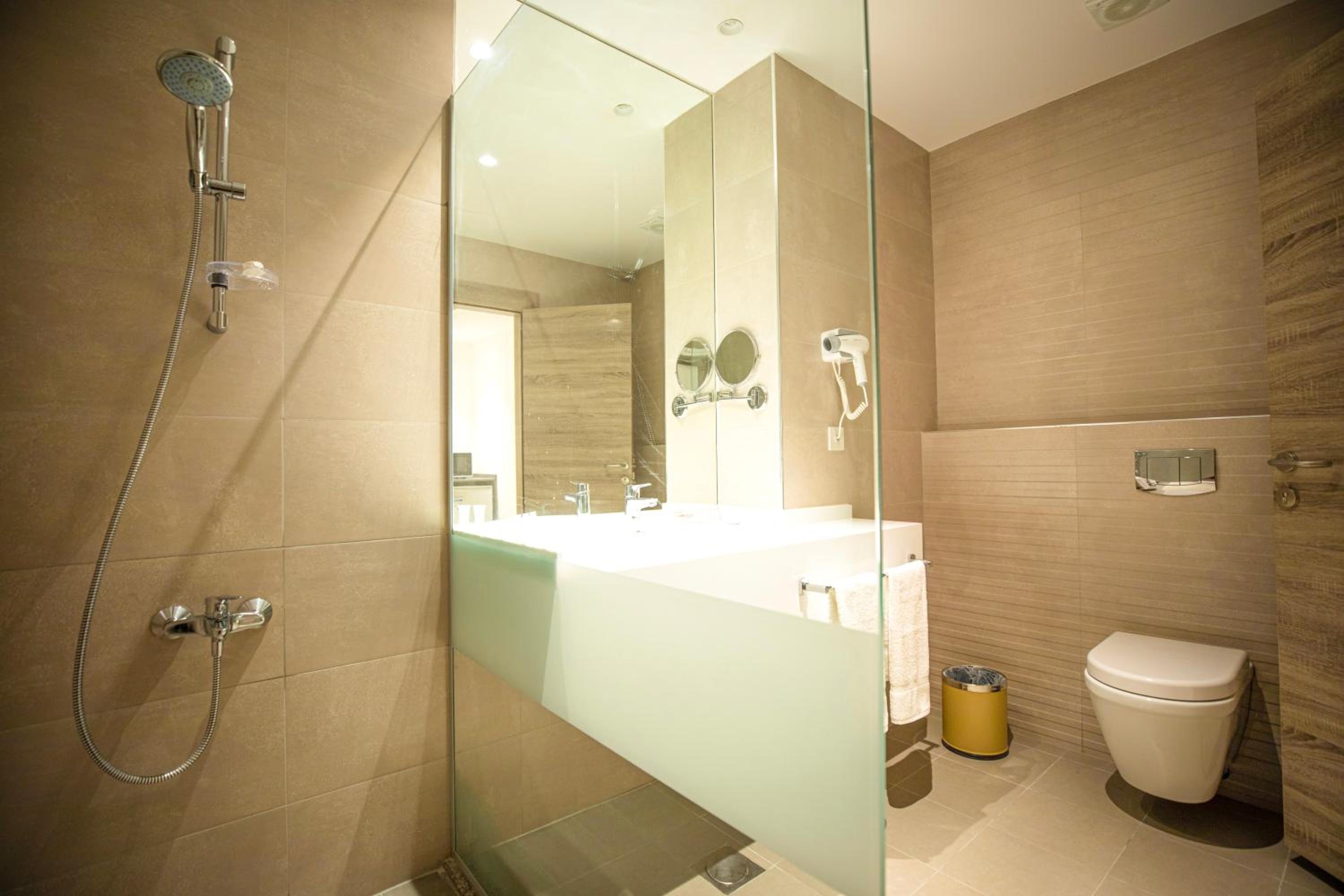 Deluxe King Room - Photo 2