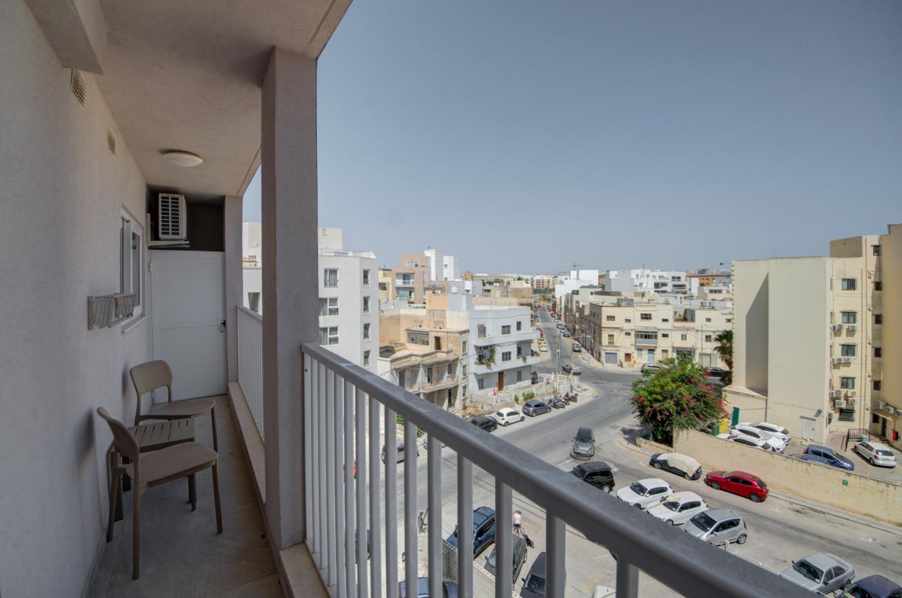 Two-Bedroom Apartment with Balcony photo 3