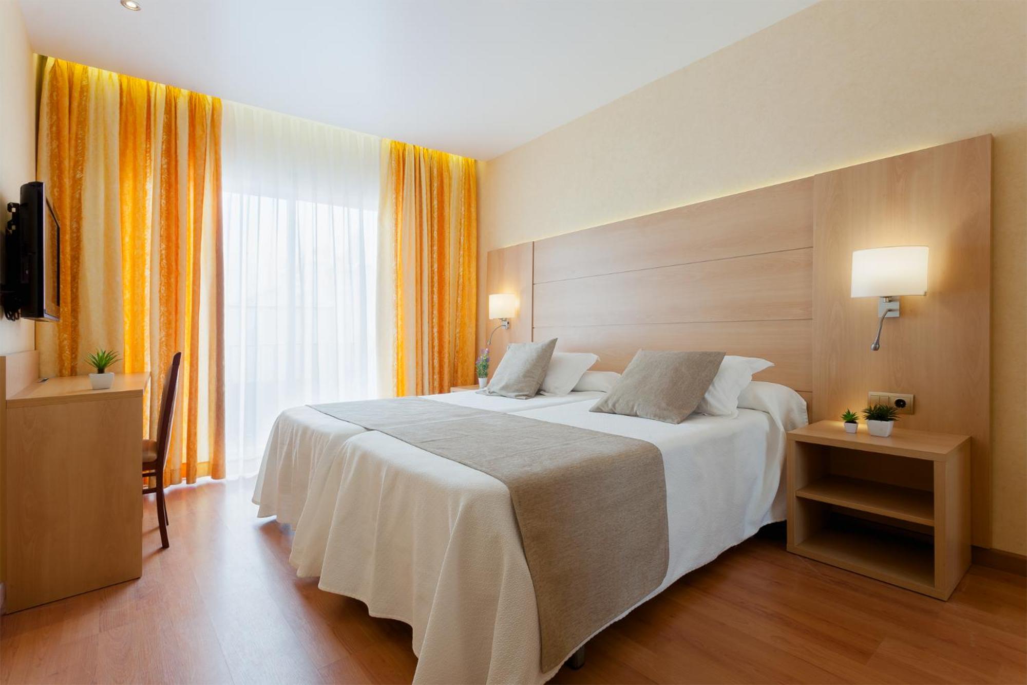 Budget Double Room (interior view) - Photo 1