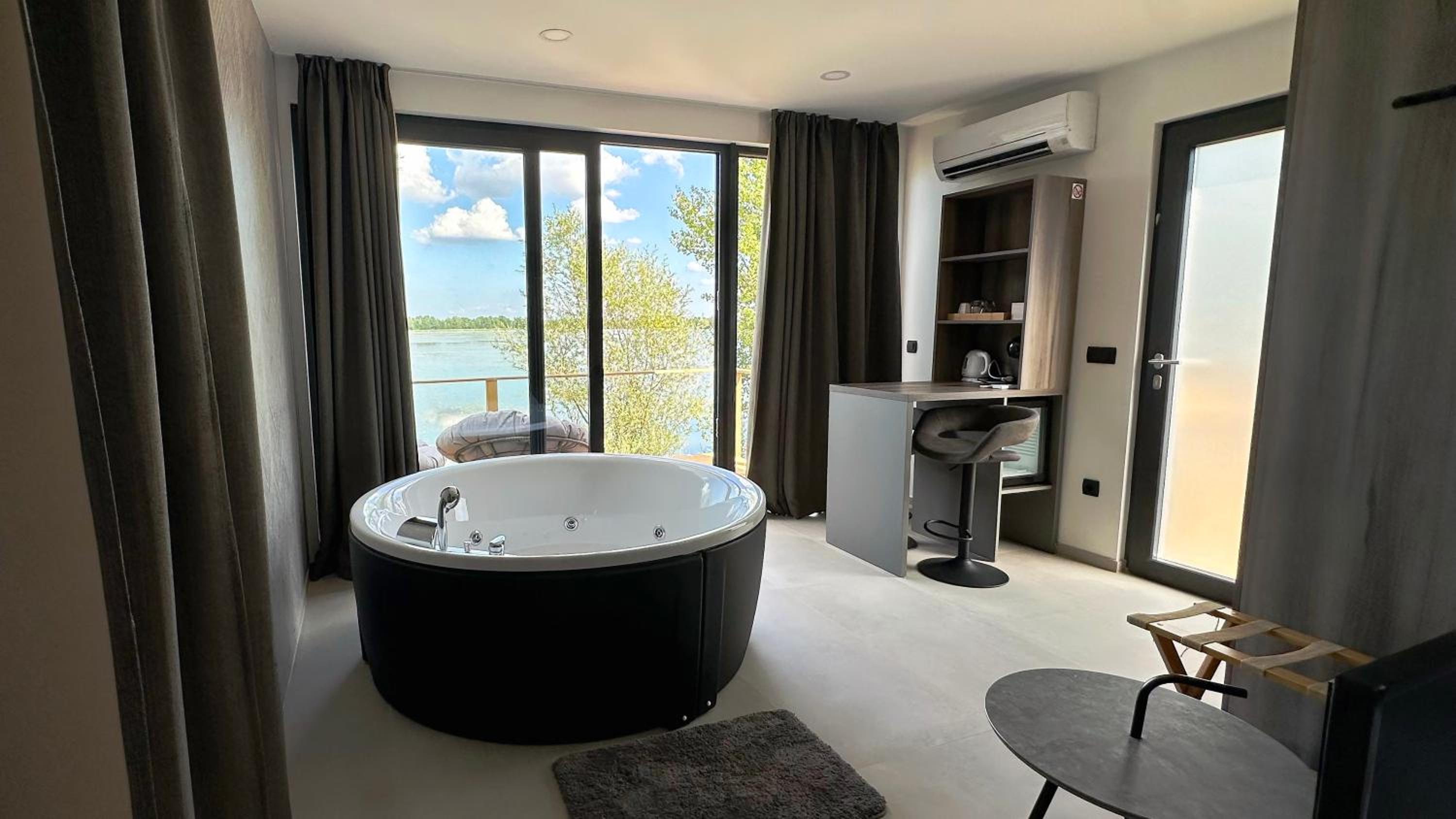 Bungalow - Water Front  - Photo 5