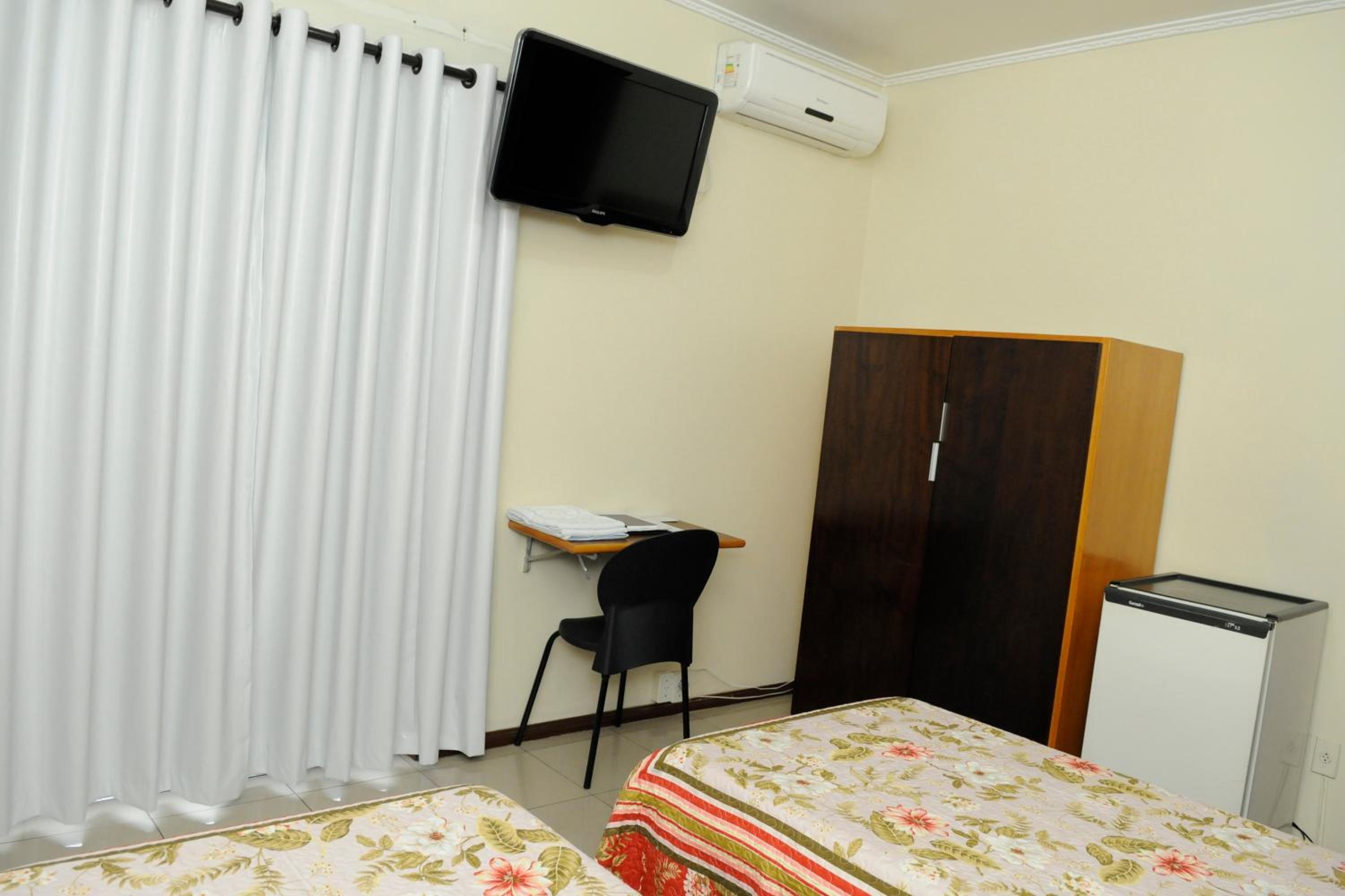 Luxury Triple Room (3 single beds) photo 2