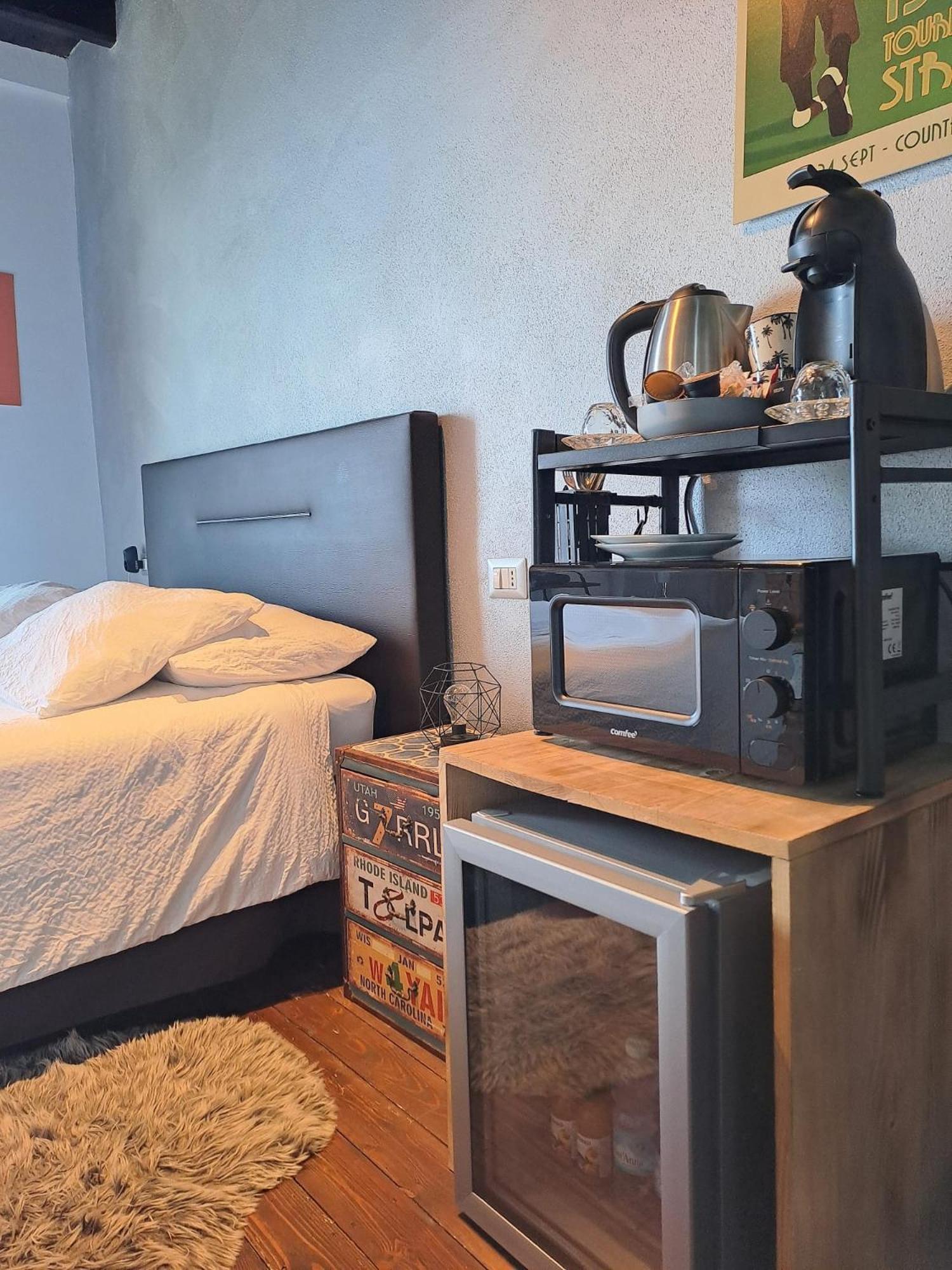 Double Room with Balcony - Photo 8