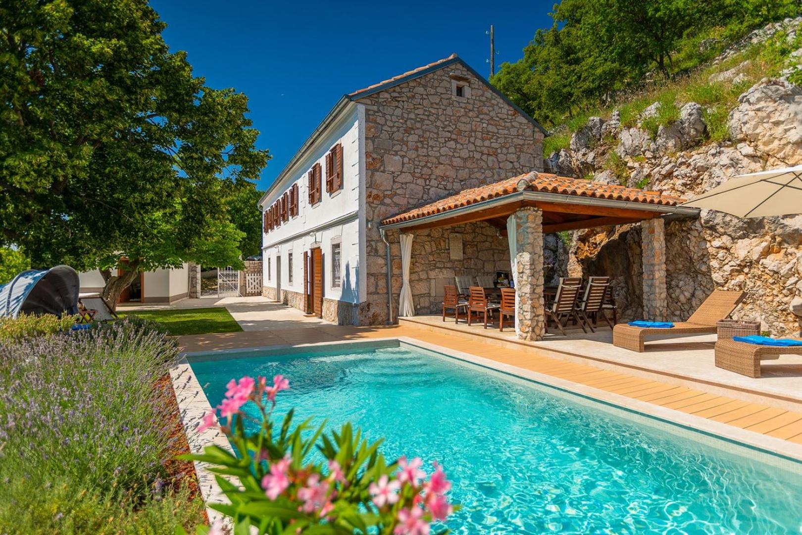 Villa photo 2