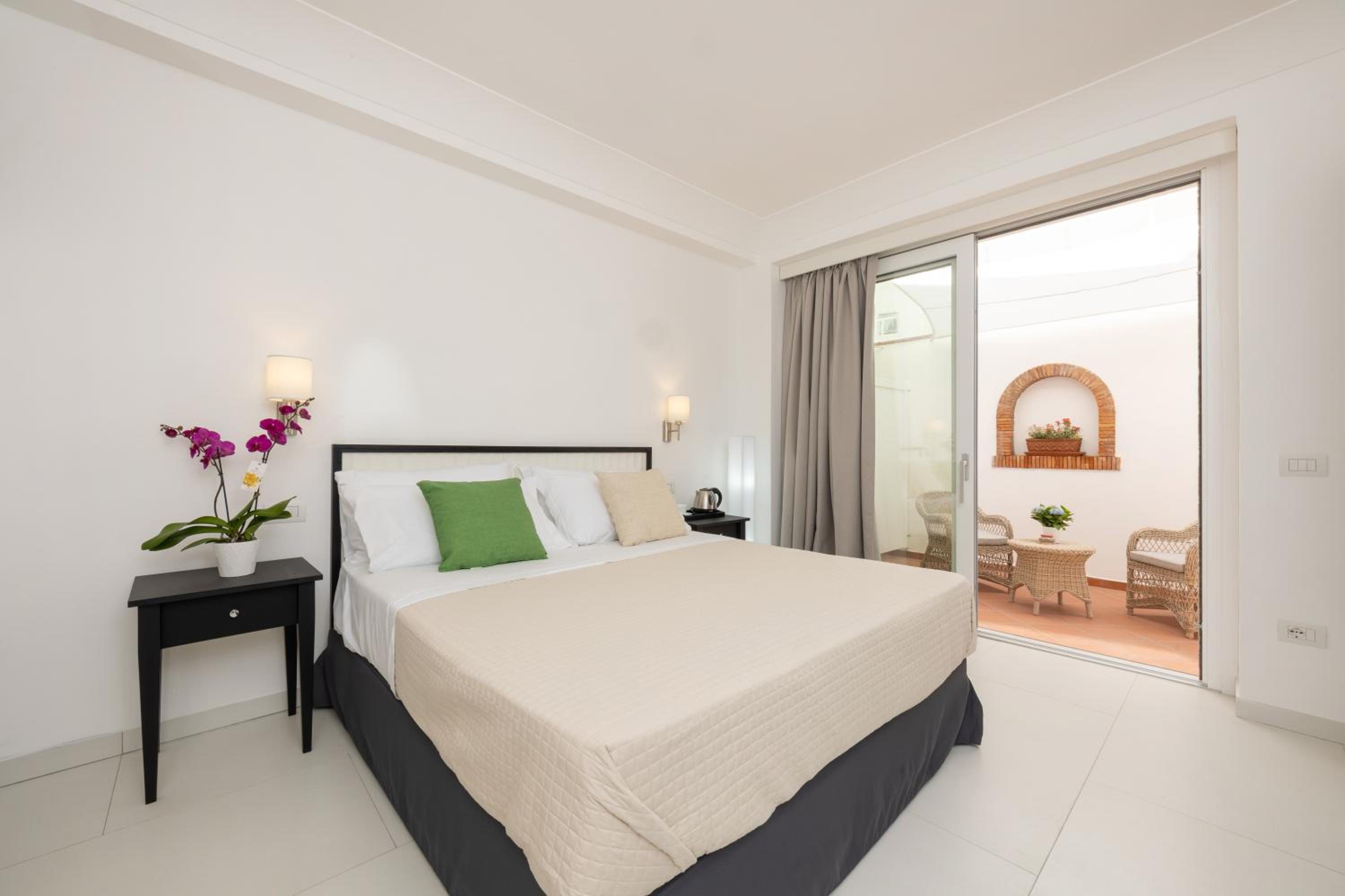 Double Room with Private Bathroom photo 2