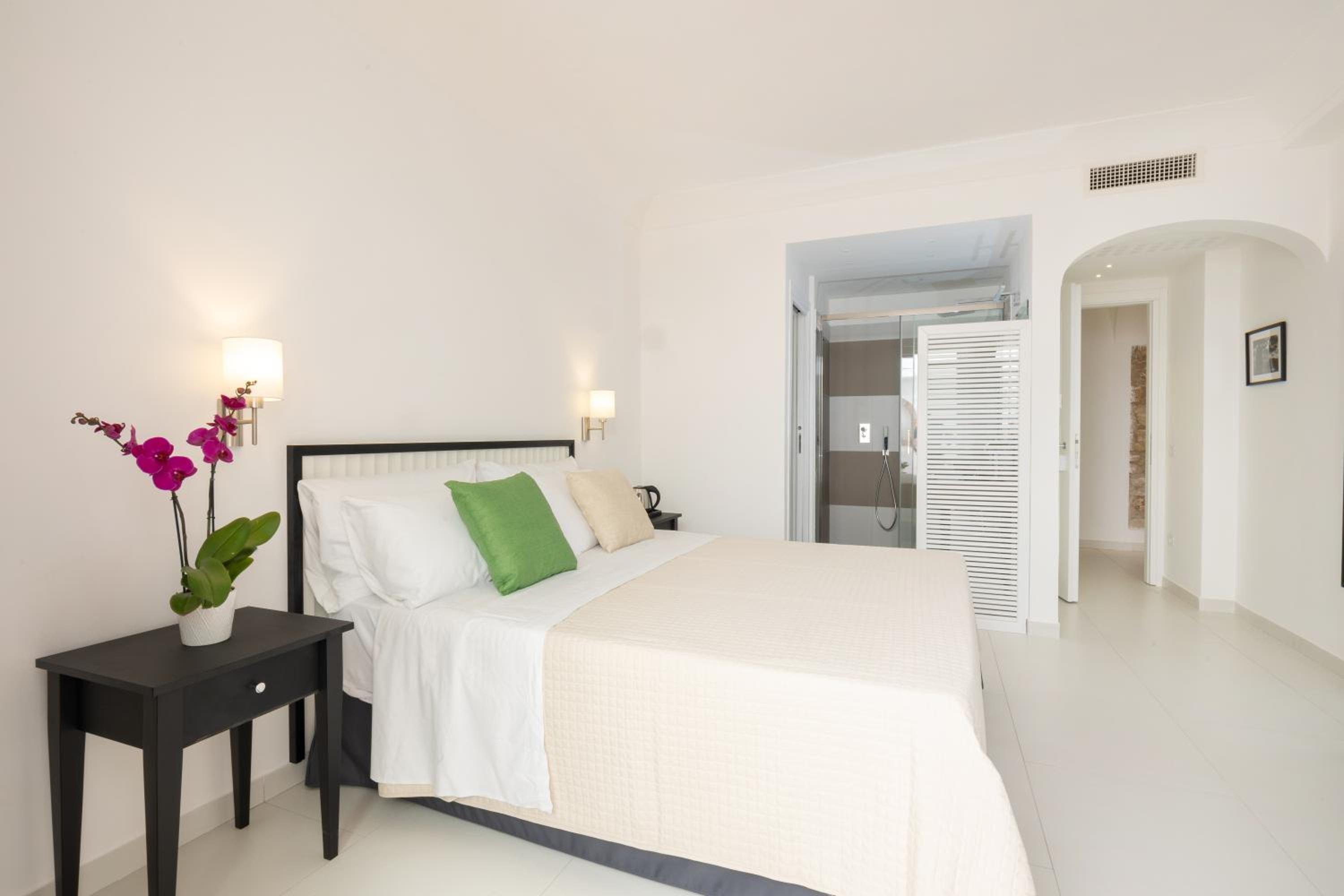 Double Room with Private Bathroom photo 2