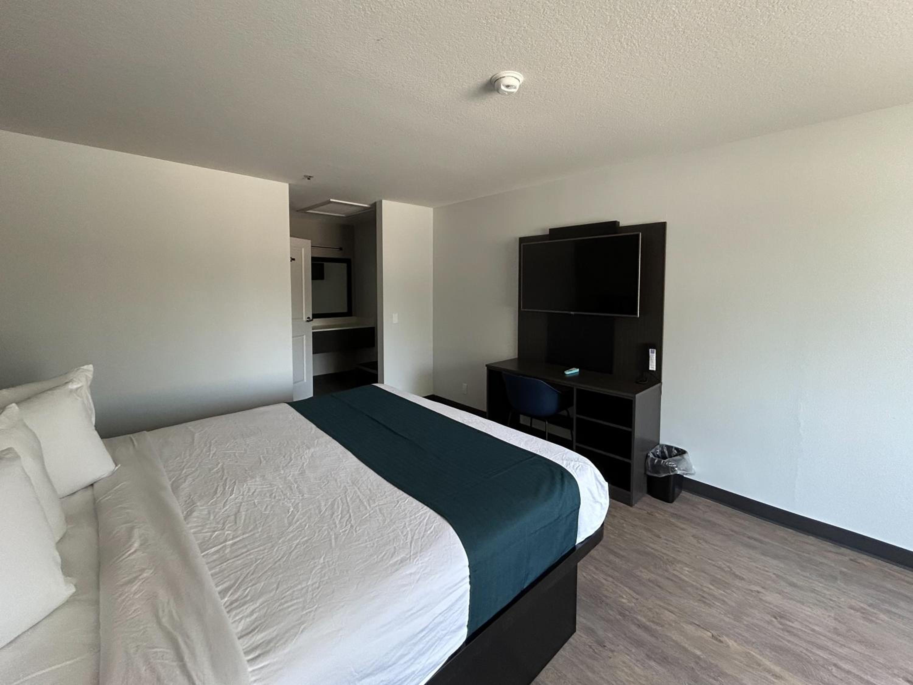 King Room - Non-Smoking photo 1