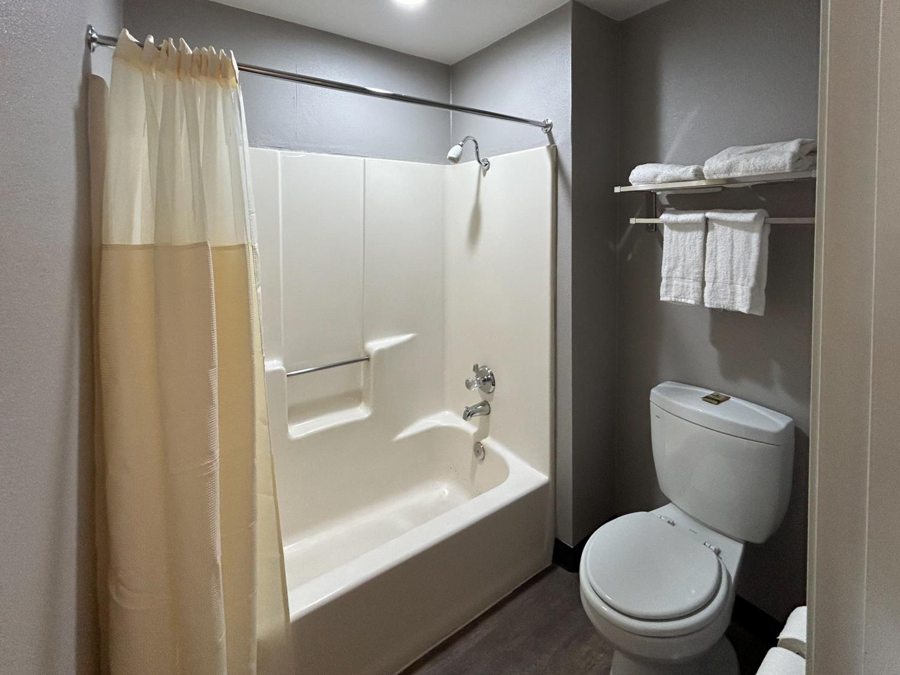 King Room - Non-Smoking photo 3