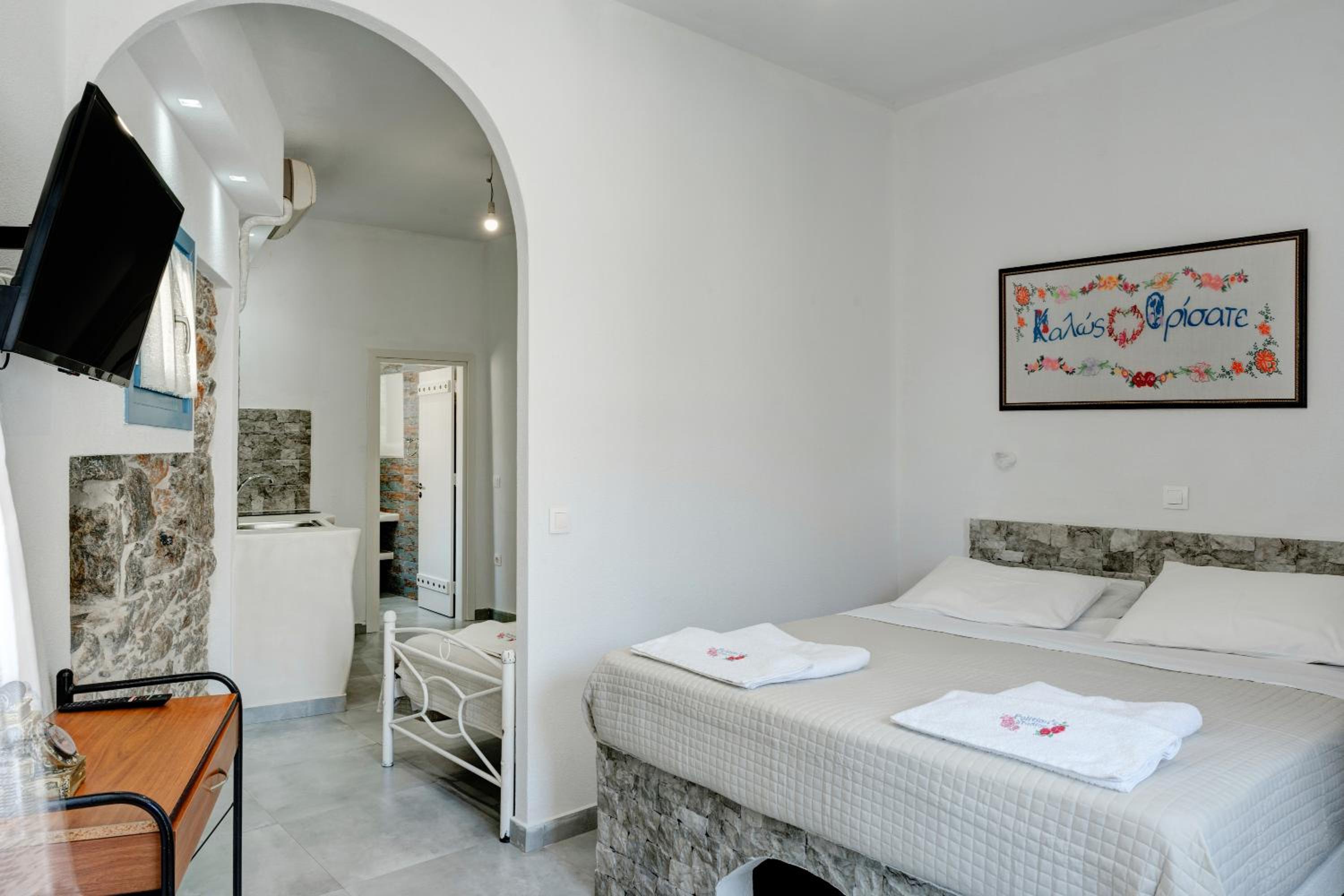 Two-Bedroom Deluxe Apartment with Balcony