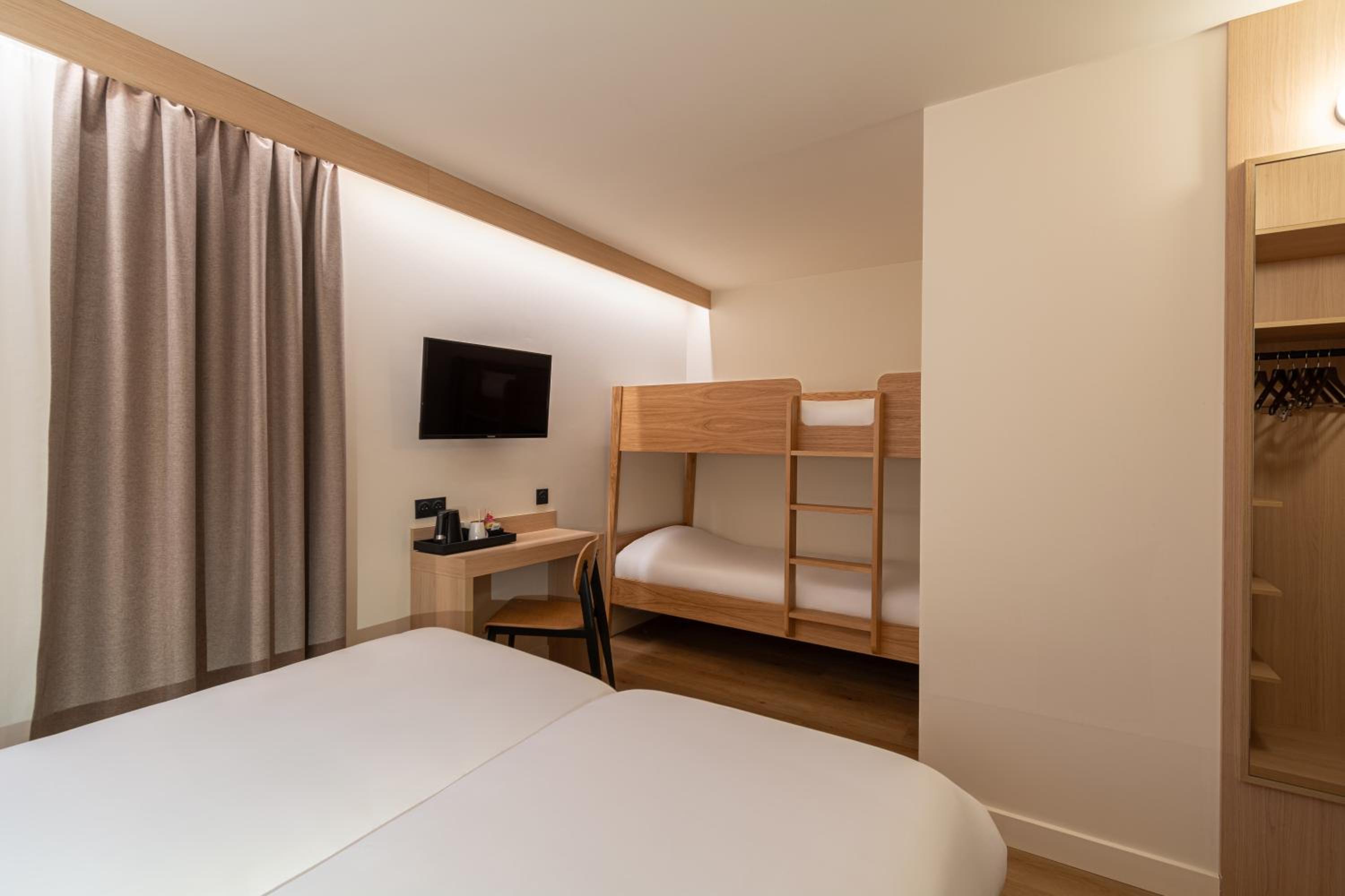 Quadruple Room - Photo 1