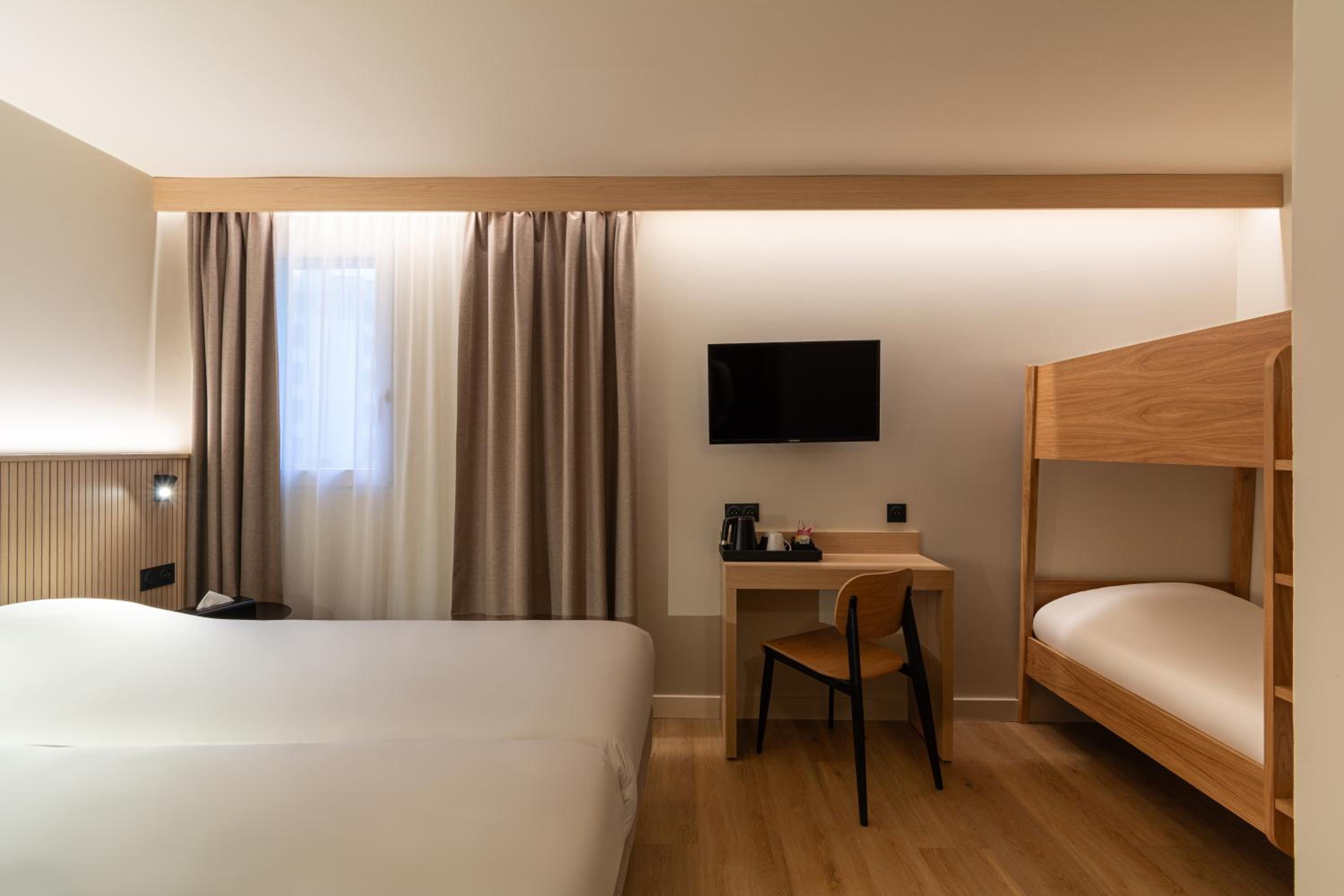 Quadruple Room - Photo 7