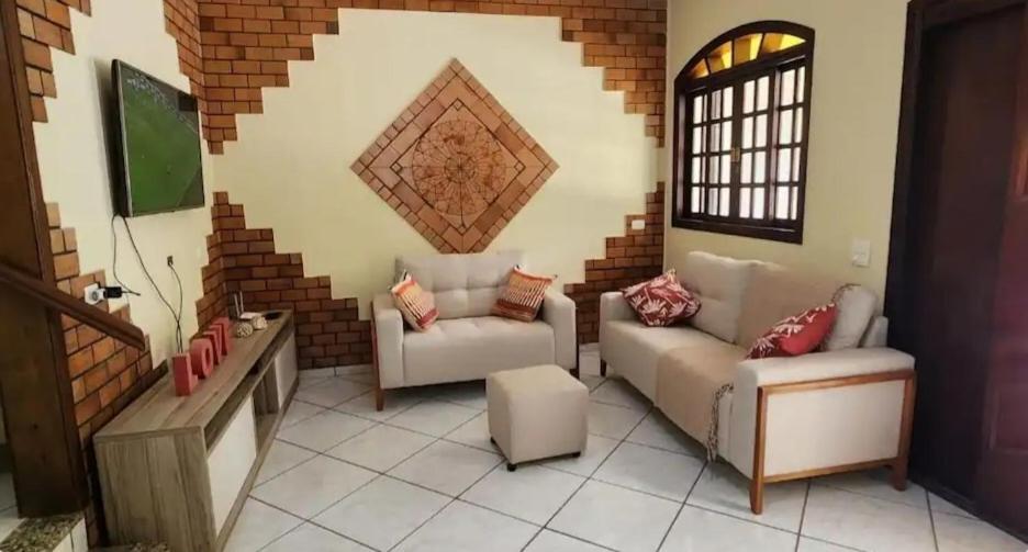 Five-Bedroom House photo 3