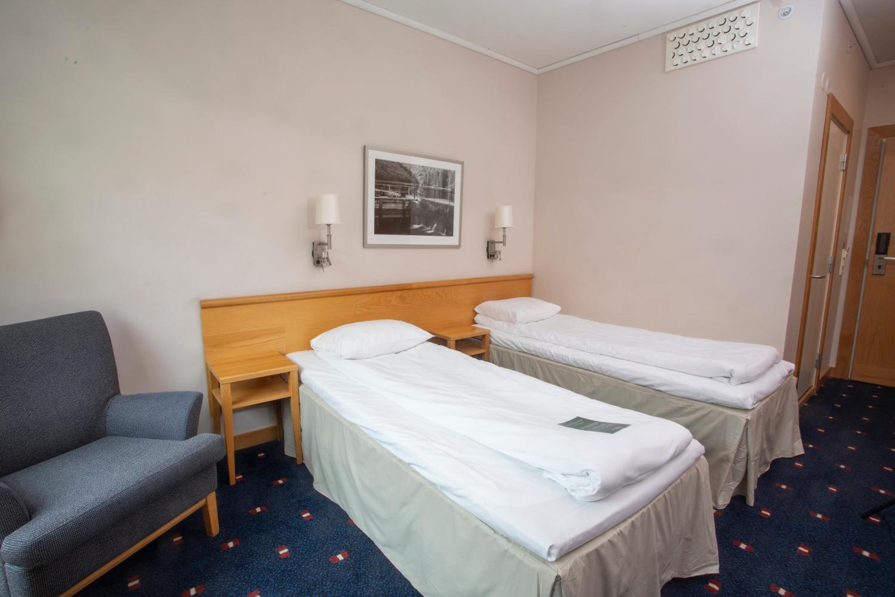 Standard Twin Room - Photo 4