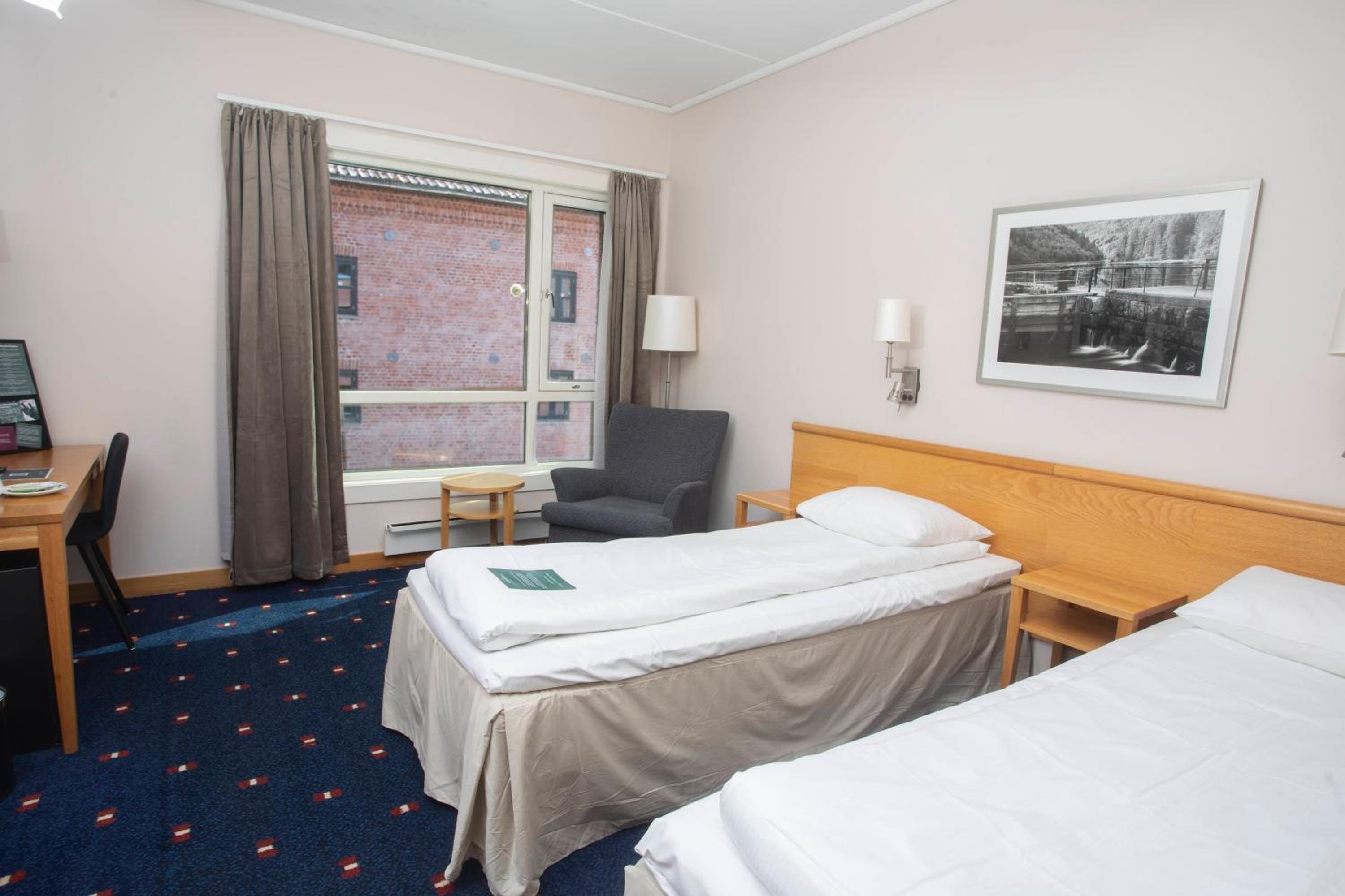 Standard Twin Room - Photo 1