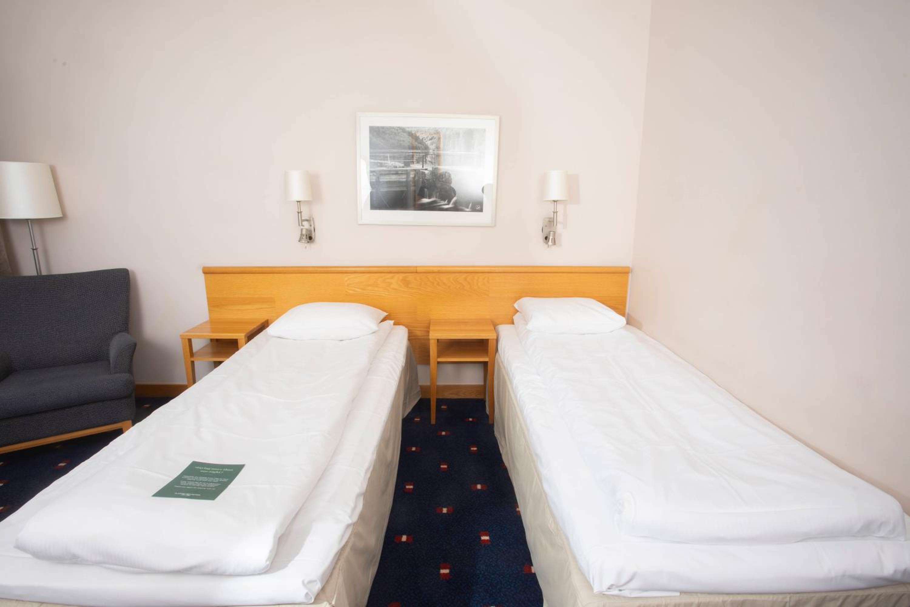 Standard Twin Room - Photo 3