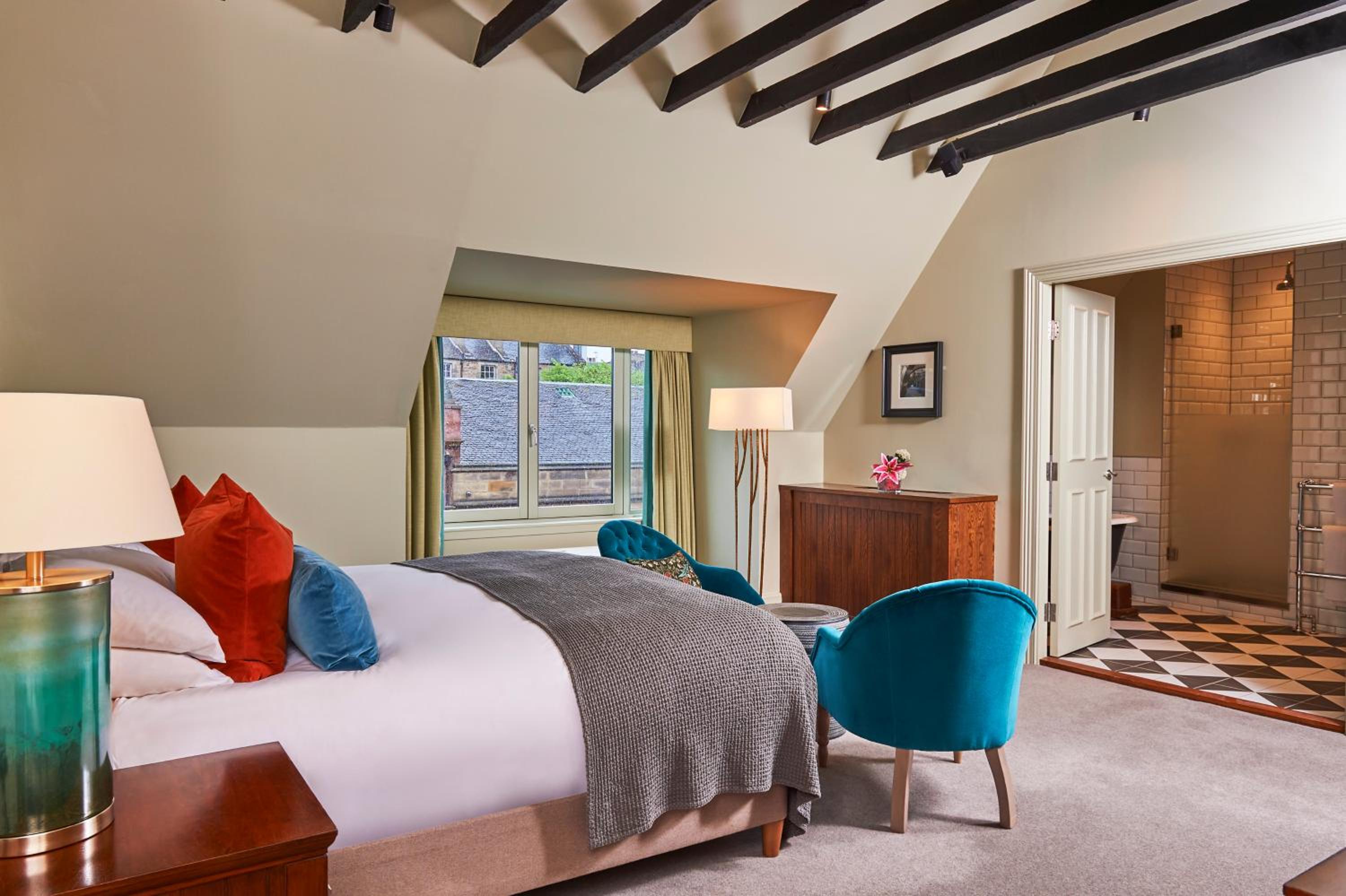 Suite - Photo 1
