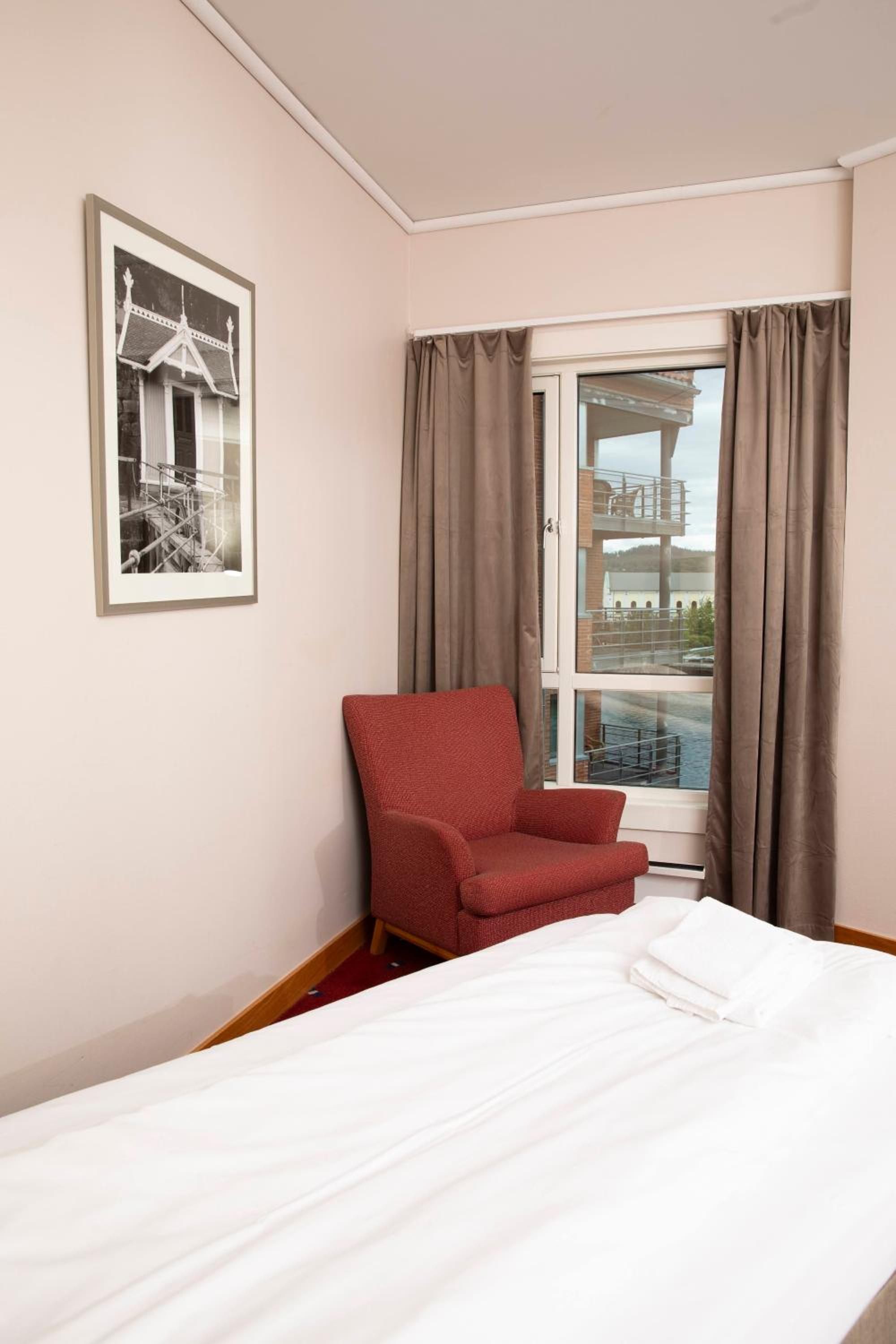 Standard Double or Twin Room - Photo 2