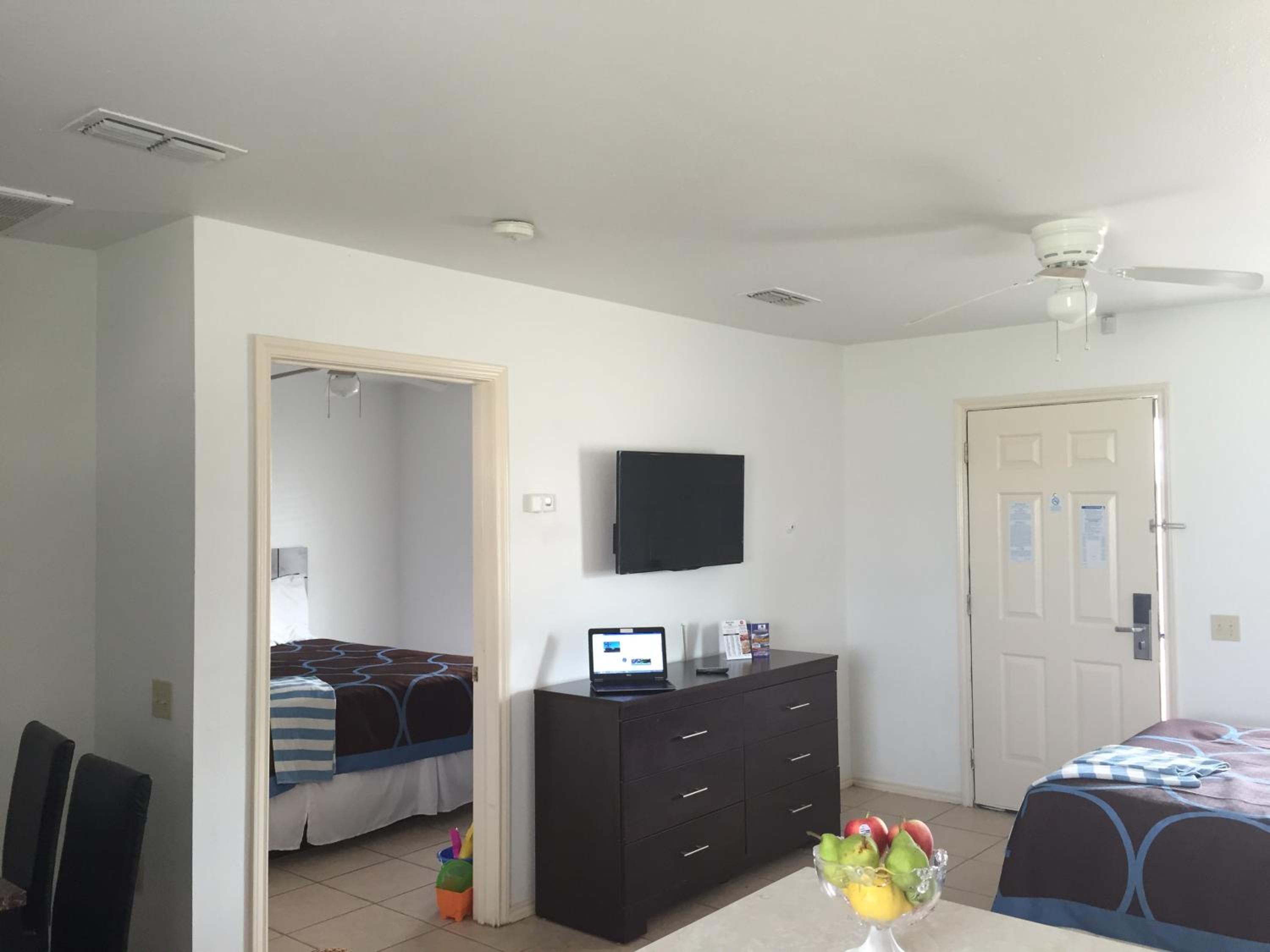 Two-Bedroom Queen Suite with Sofa Bed - Photo 3