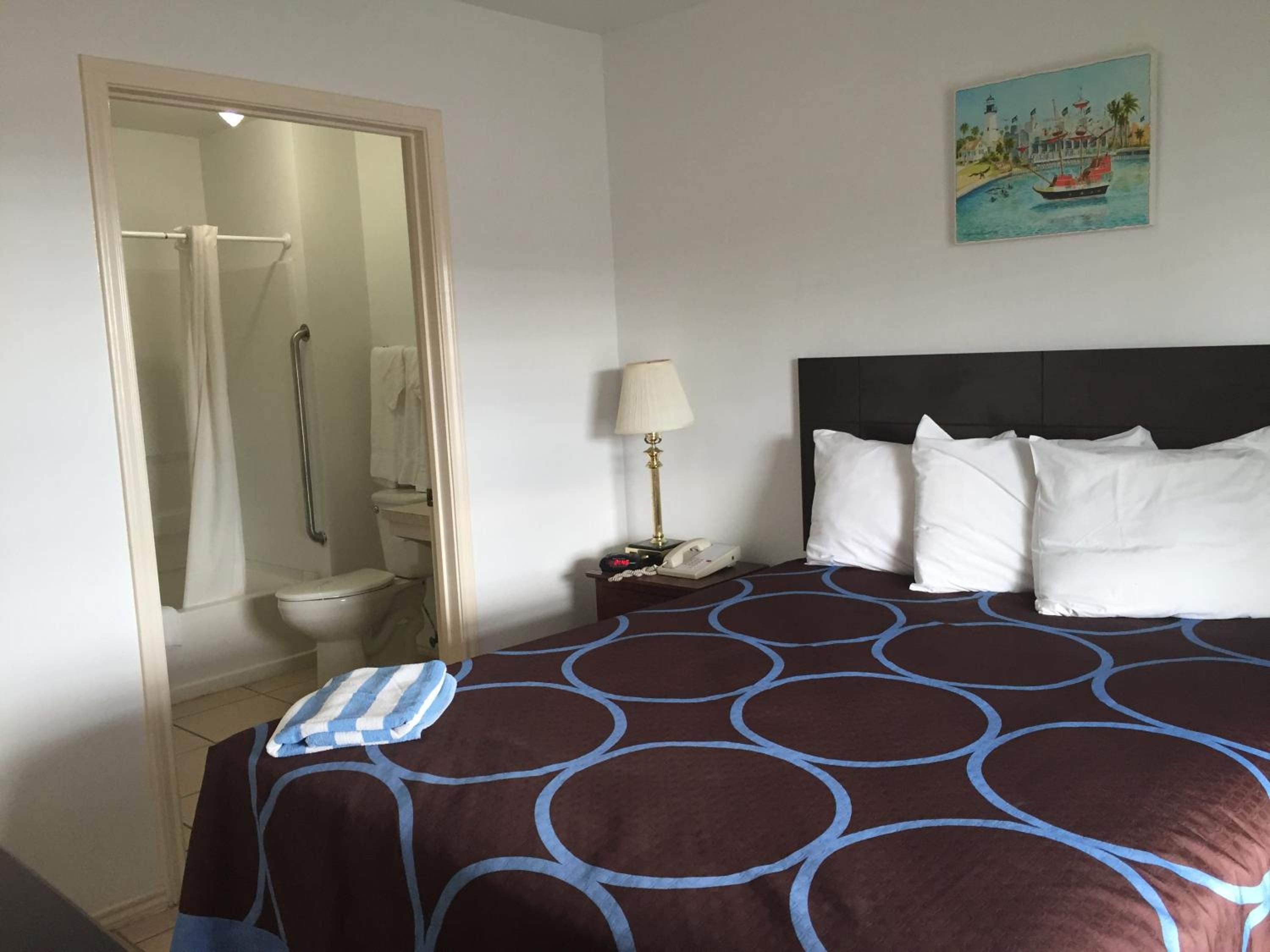 Two-Bedroom Queen Suite with Sofa Bed - Photo 5