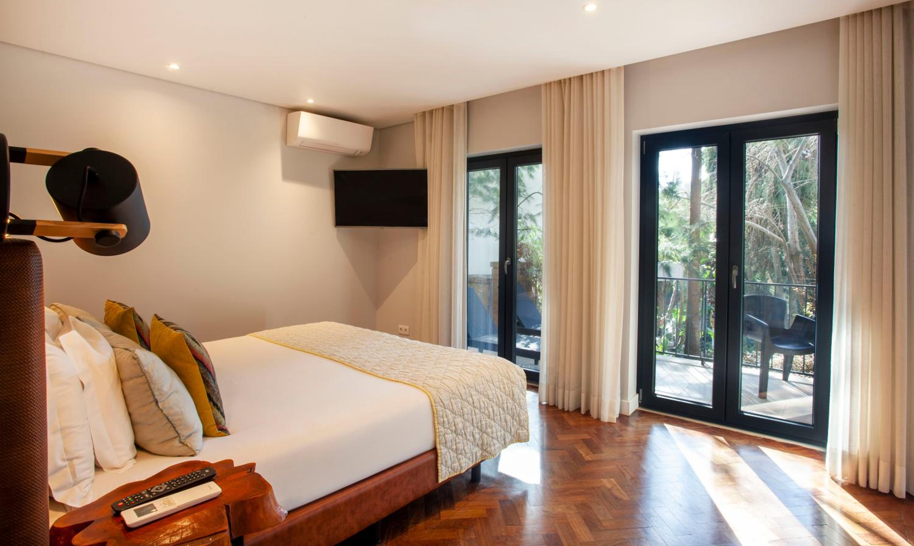 Suite with Balcony - Photo 8