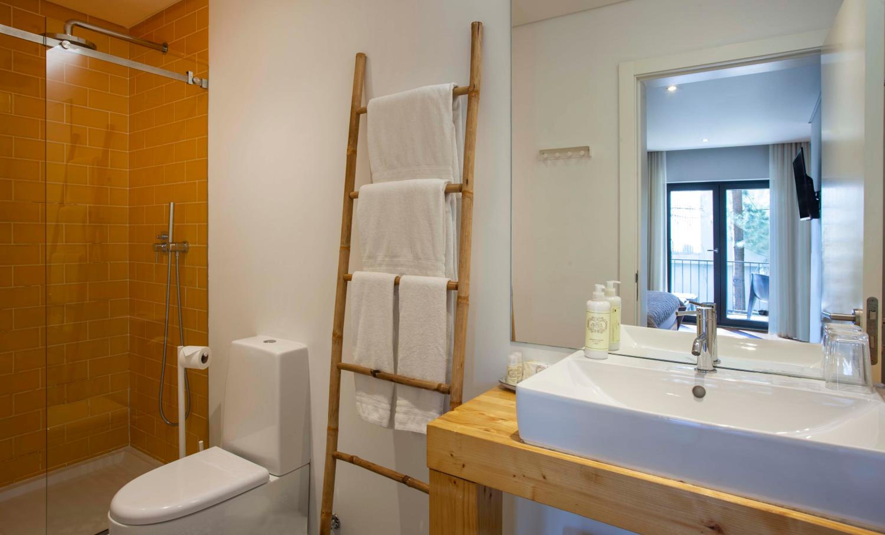 Suite with Balcony - Photo 4