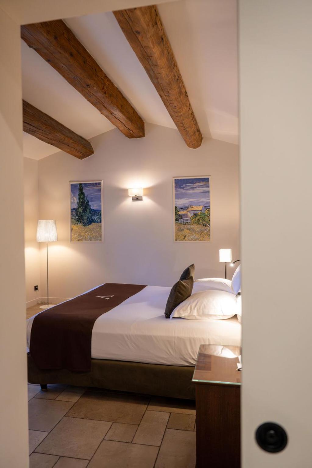 Suite avec Jacuzzi at Le Vallon de Valrugues Hotel Spa & Villas