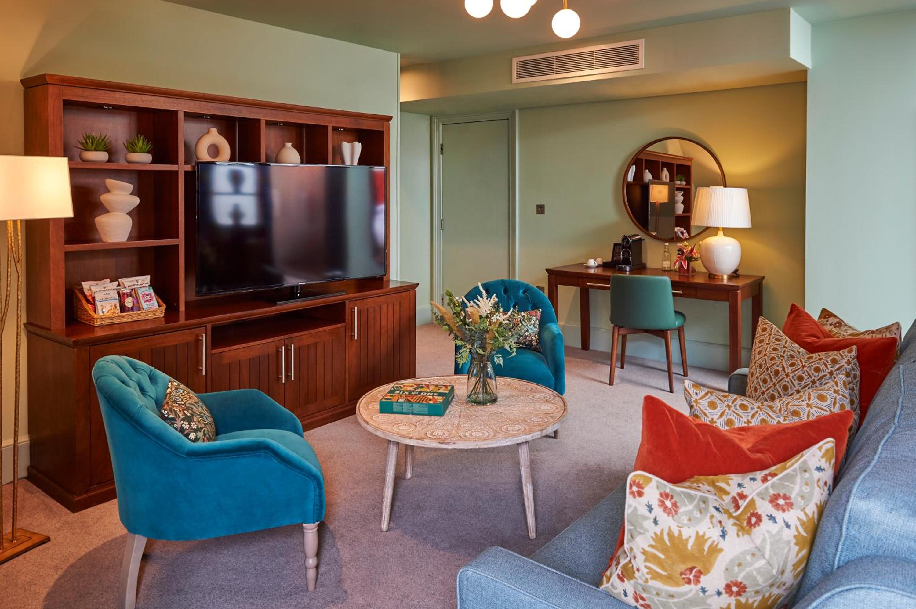 Signature Suite - Photo 2