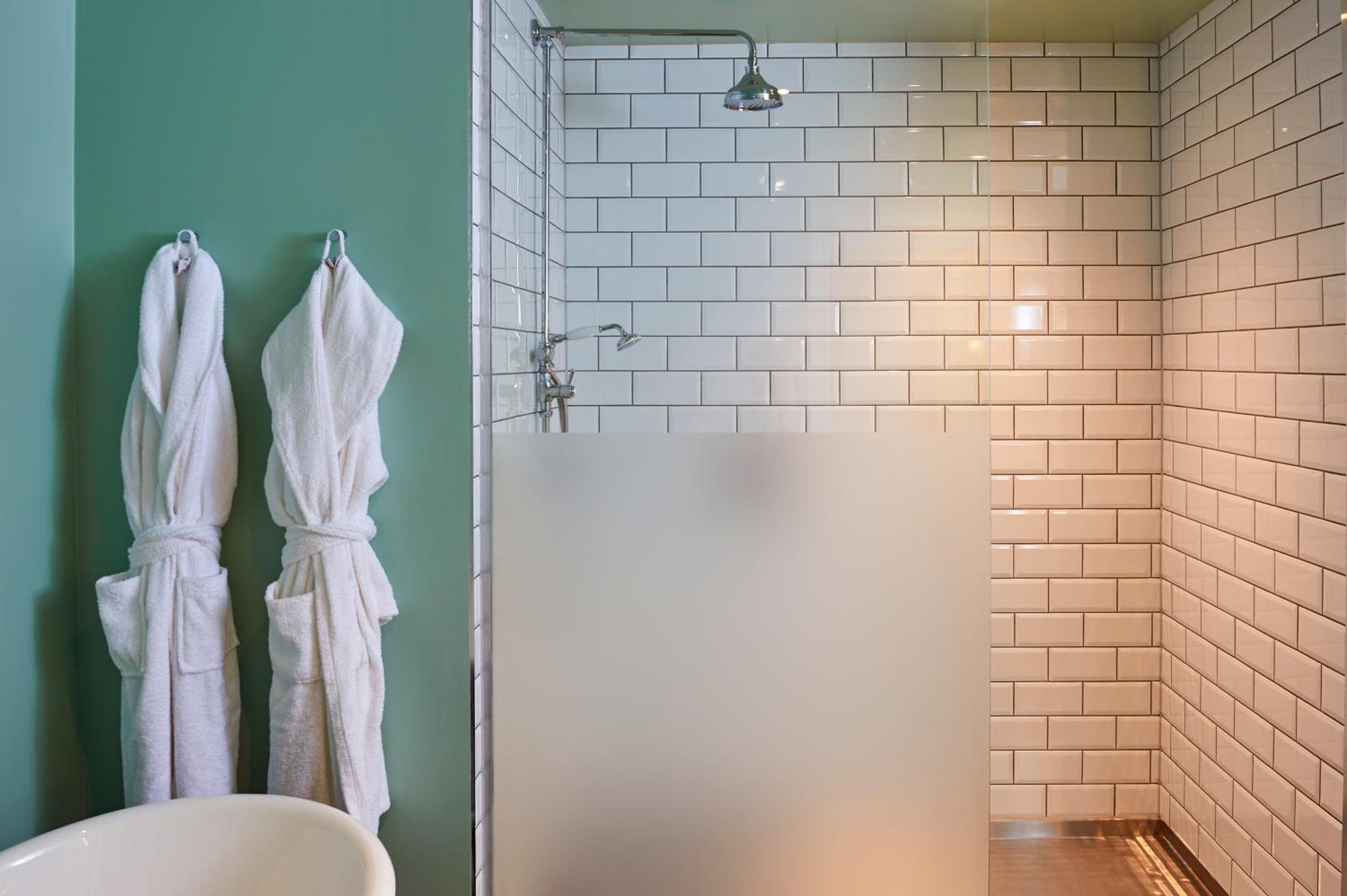 Signature Suite - Photo 4