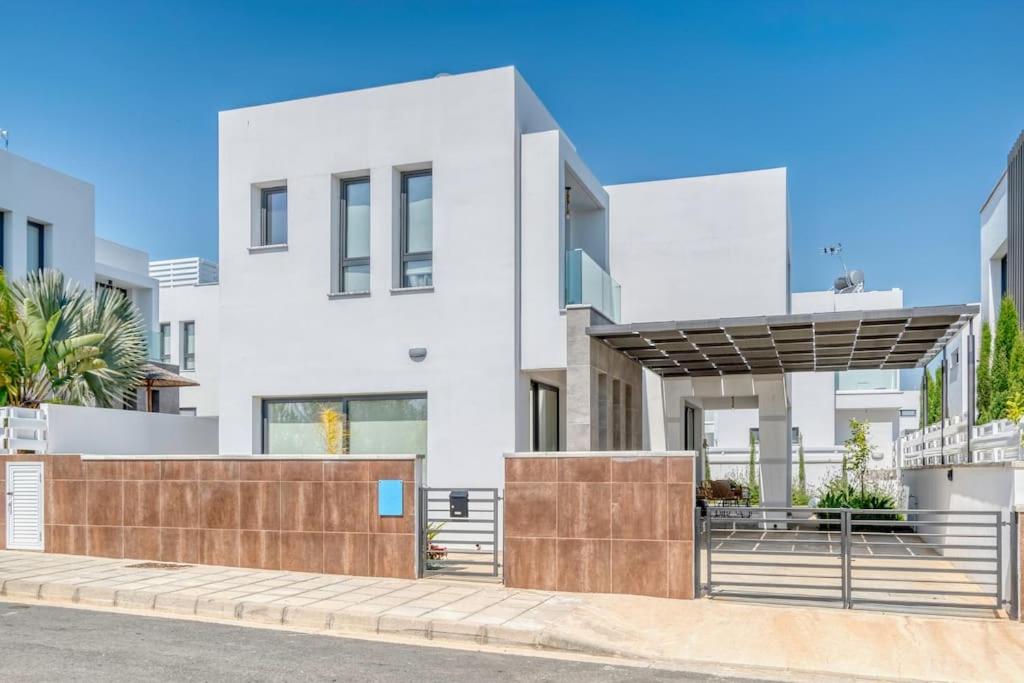 Three-Bedroom Villa photo 1