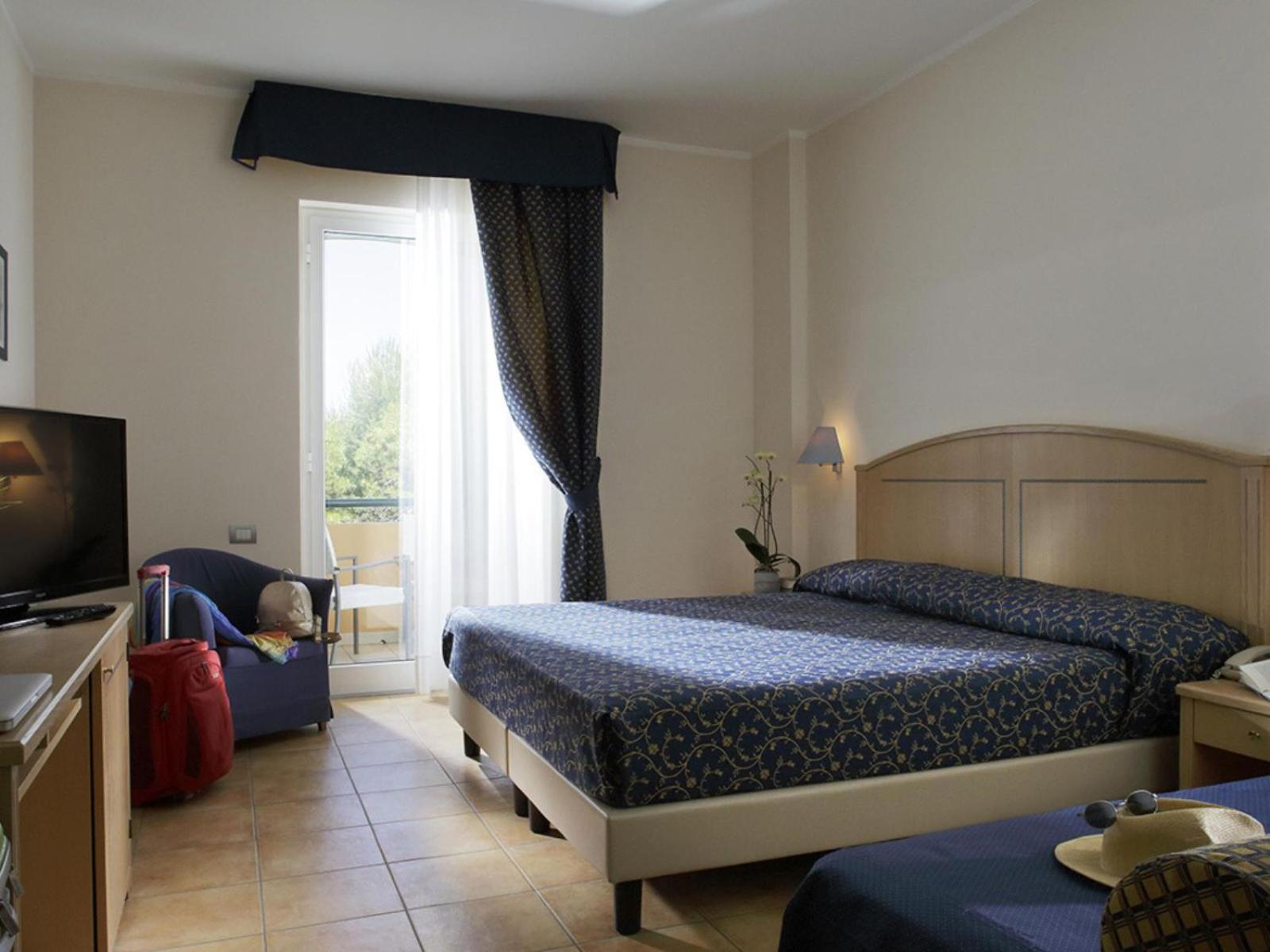 Standard Triple Room photo 2