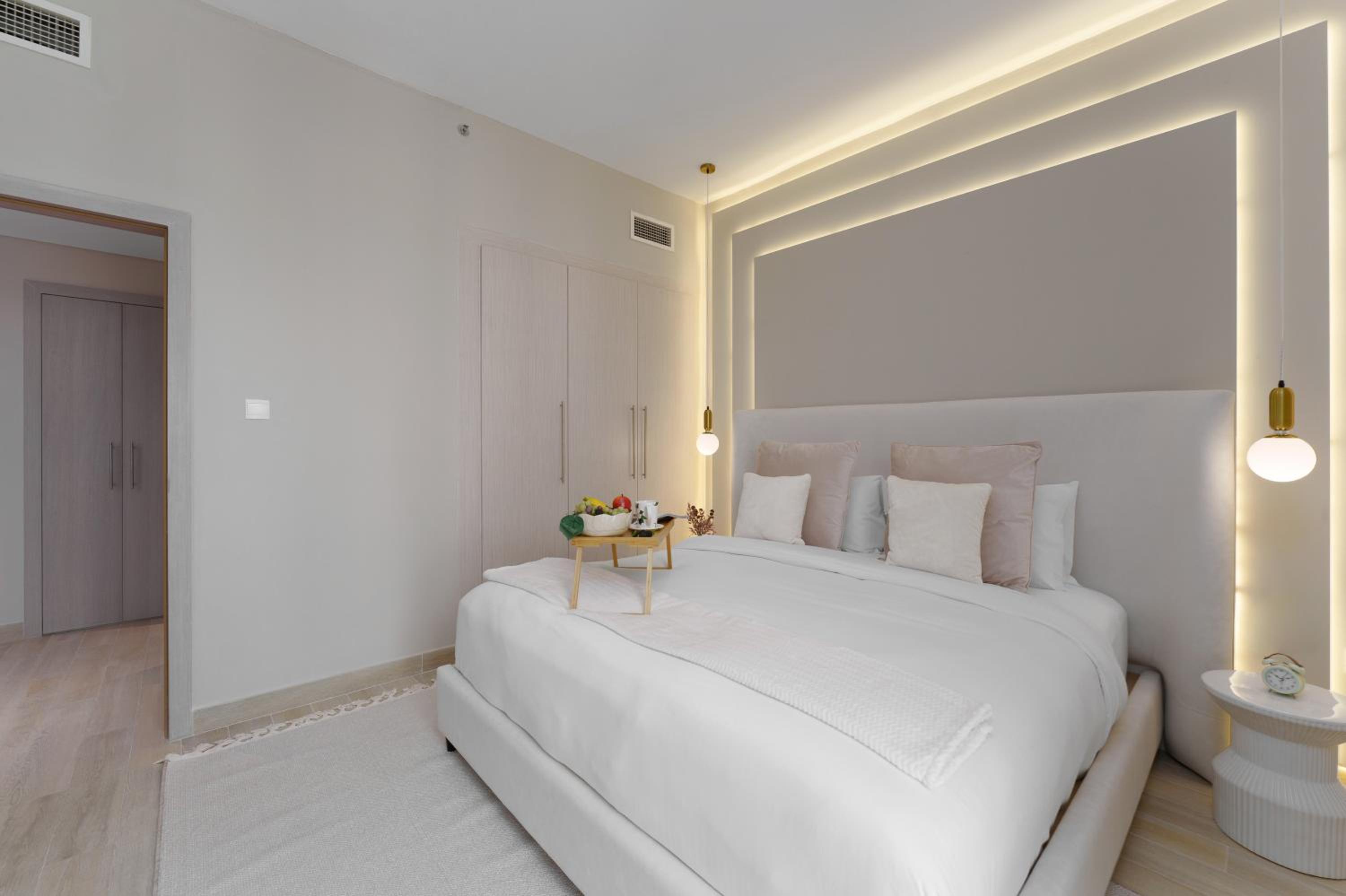 One-Bedroom Apartment with View