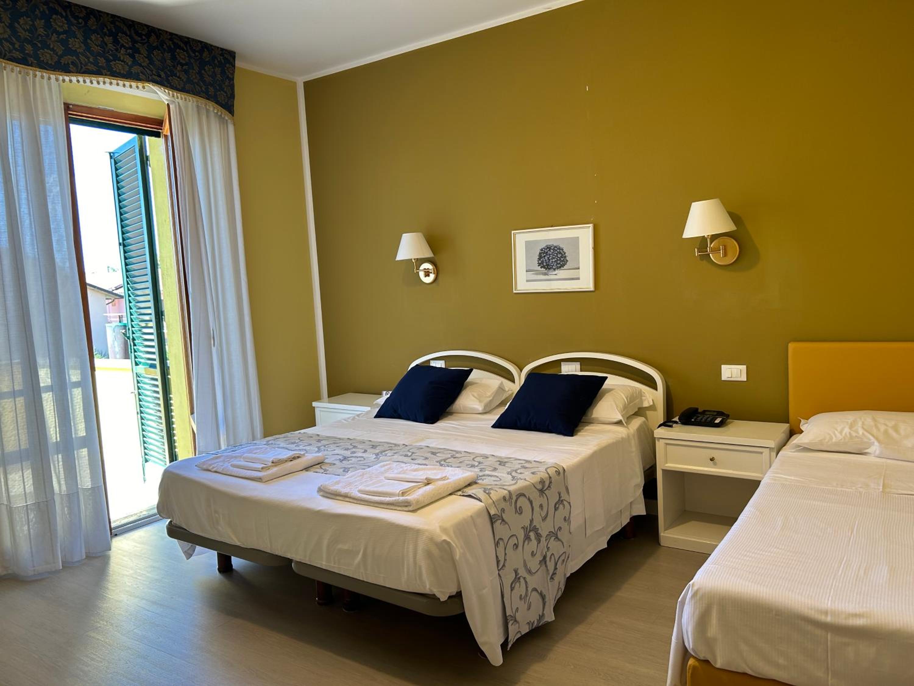 Deluxe Triple Room - Photo 1