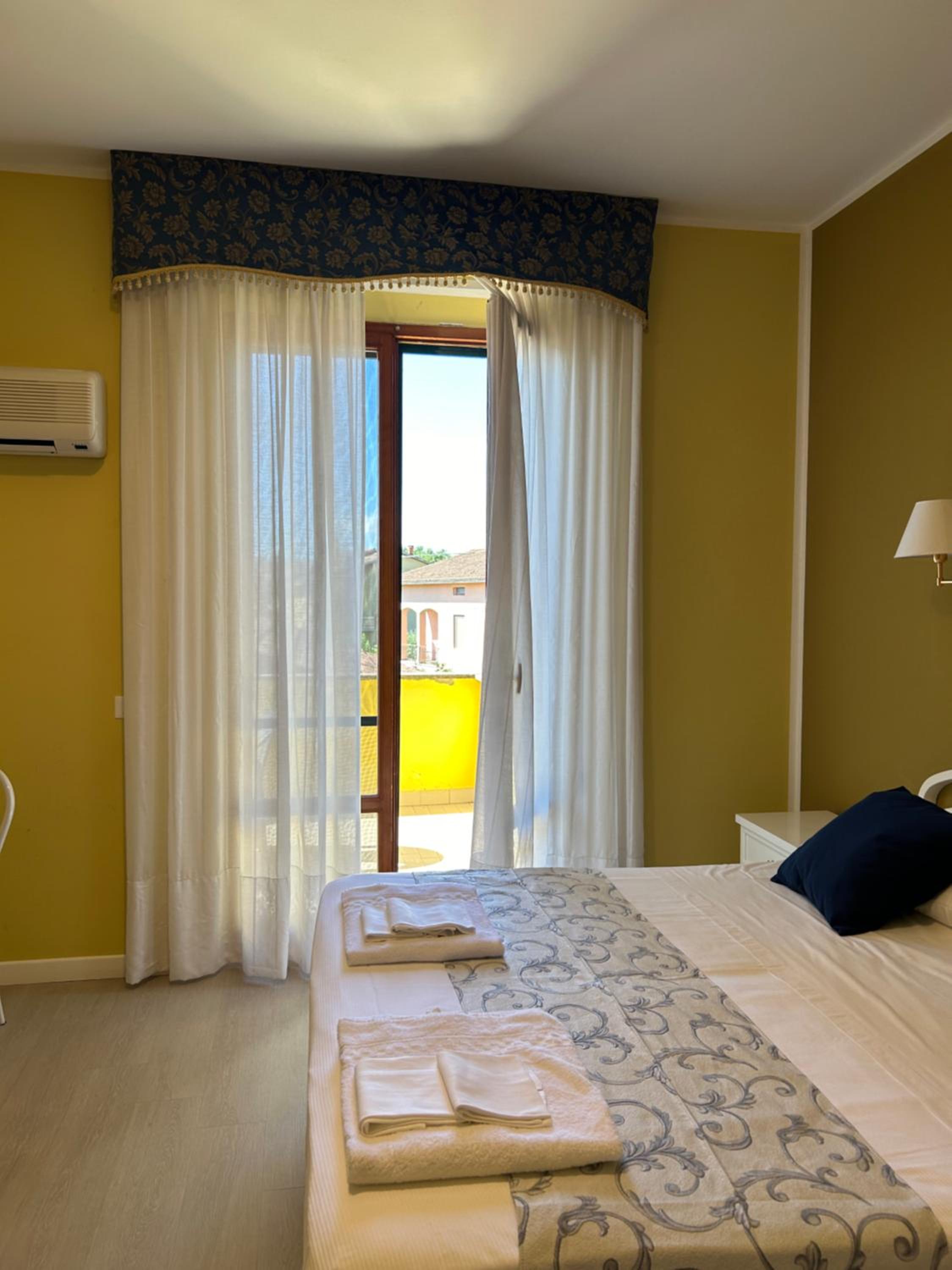 Deluxe Triple Room - Photo 2