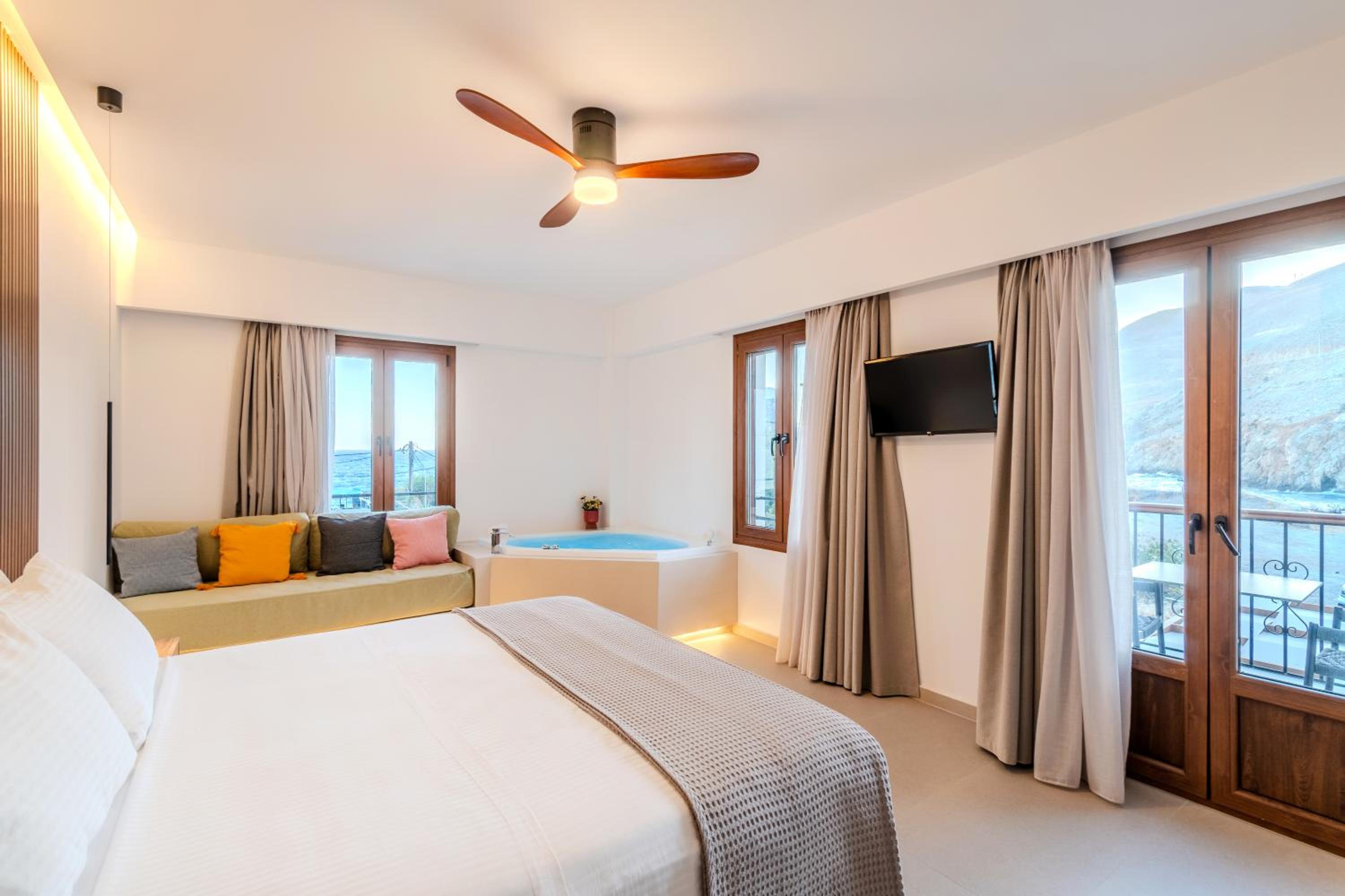 Deluxe Suite with Sea View photo 1